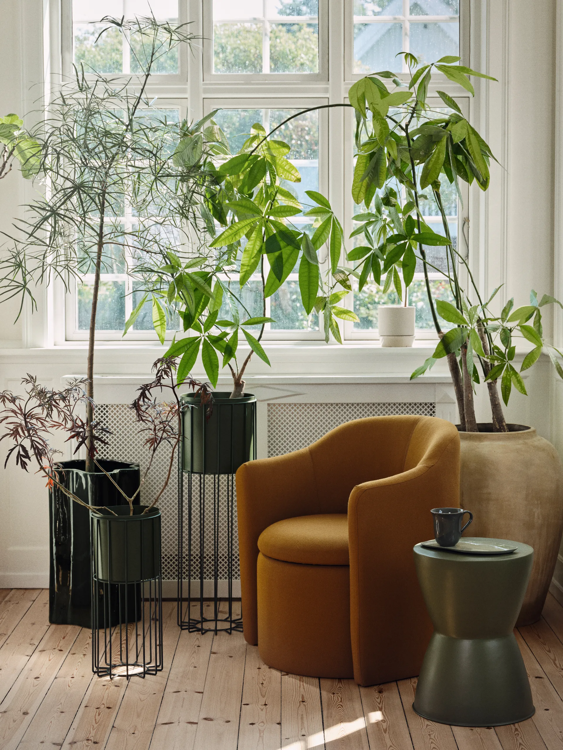 Fenja flower pot with stand 2 parts, Green Broste Copenhagen