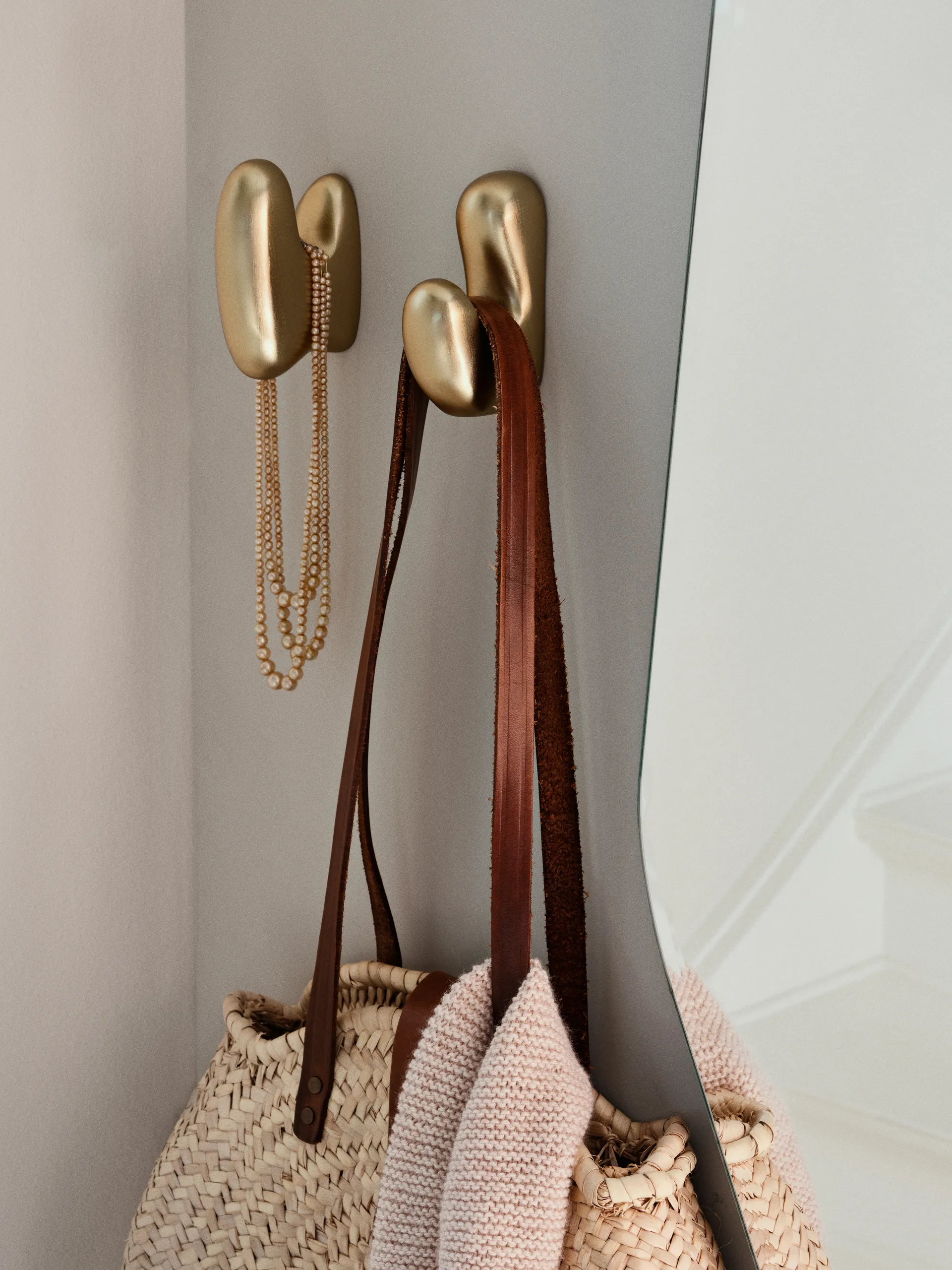 Roberta hook 10x7 cm, Brass finish Broste Copenhagen