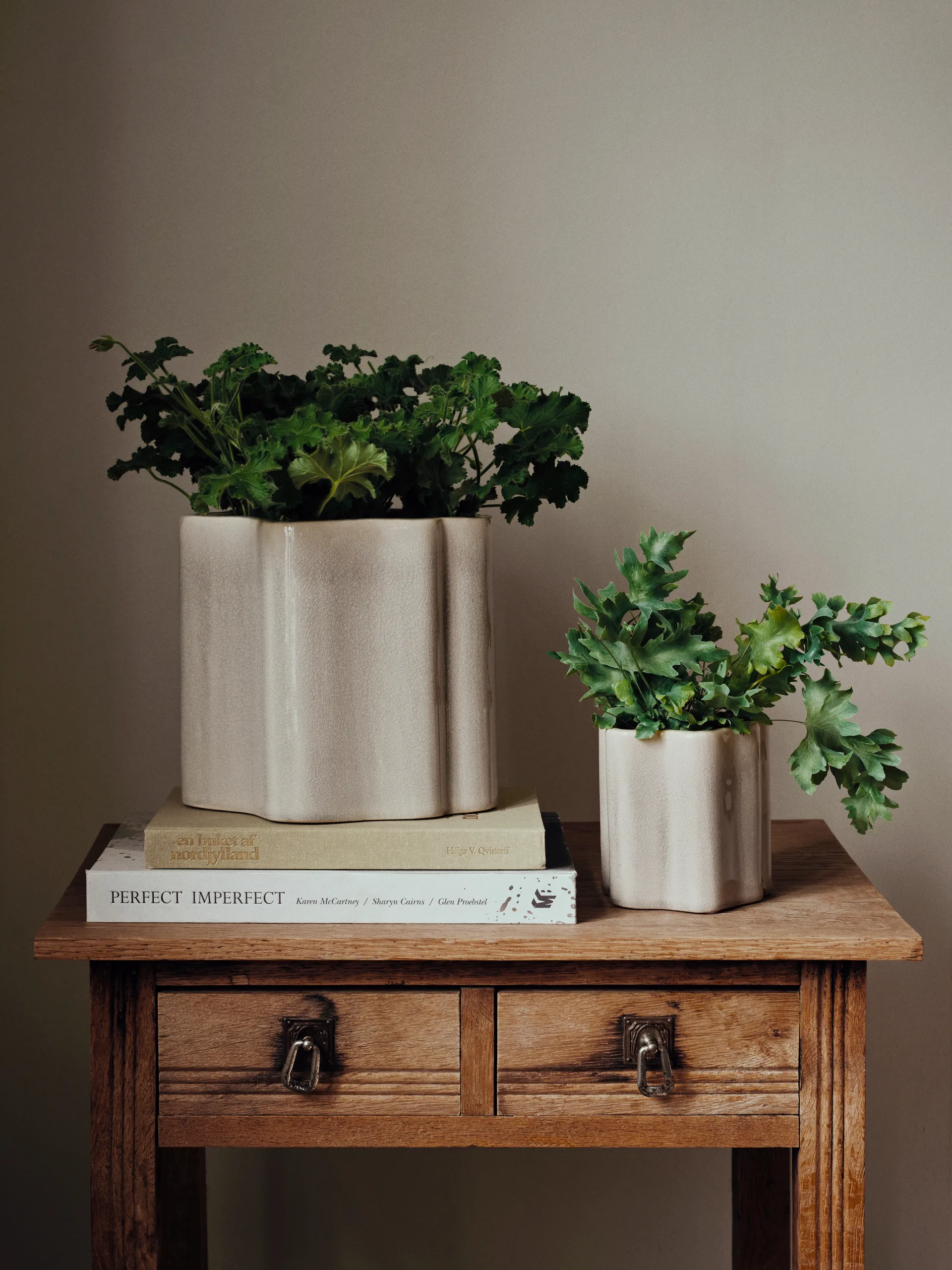 Sonja flowerpot H:20 cm, Rainy Day Grey Broste Copenhagen