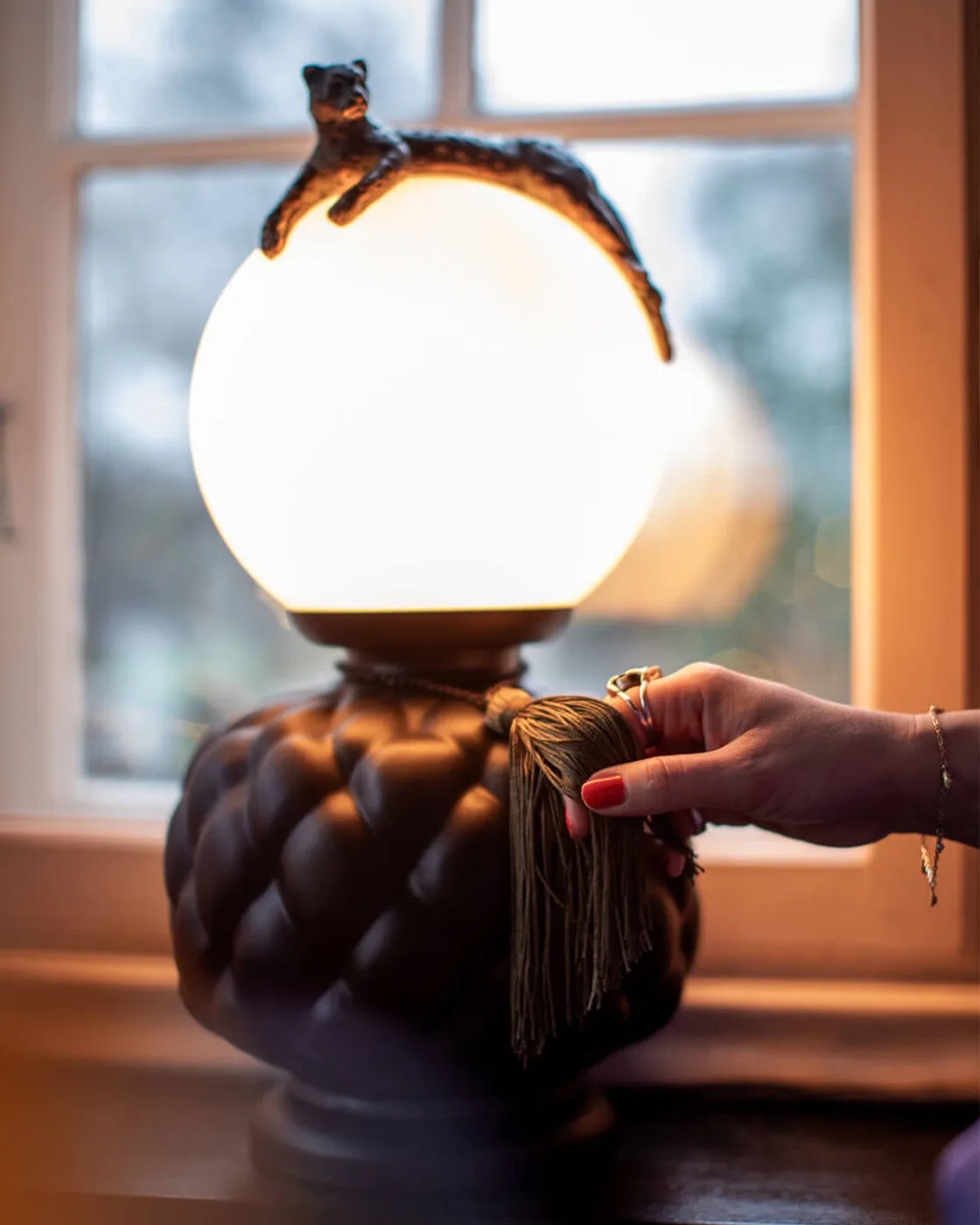 Viva La Diva table lamp 45 cm, Black-matte white By Rydéns