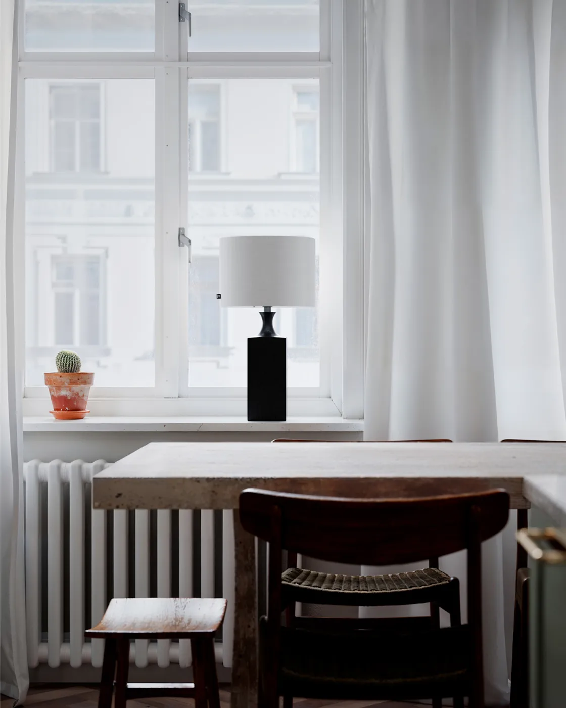 Woody table lamp 56 cm, Black-white By Rydéns