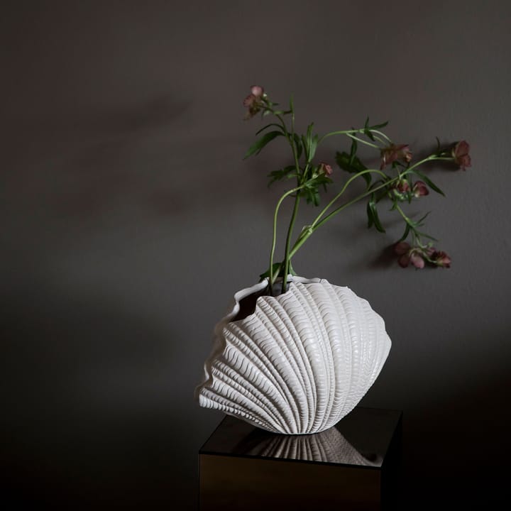Shell vase, White Byon