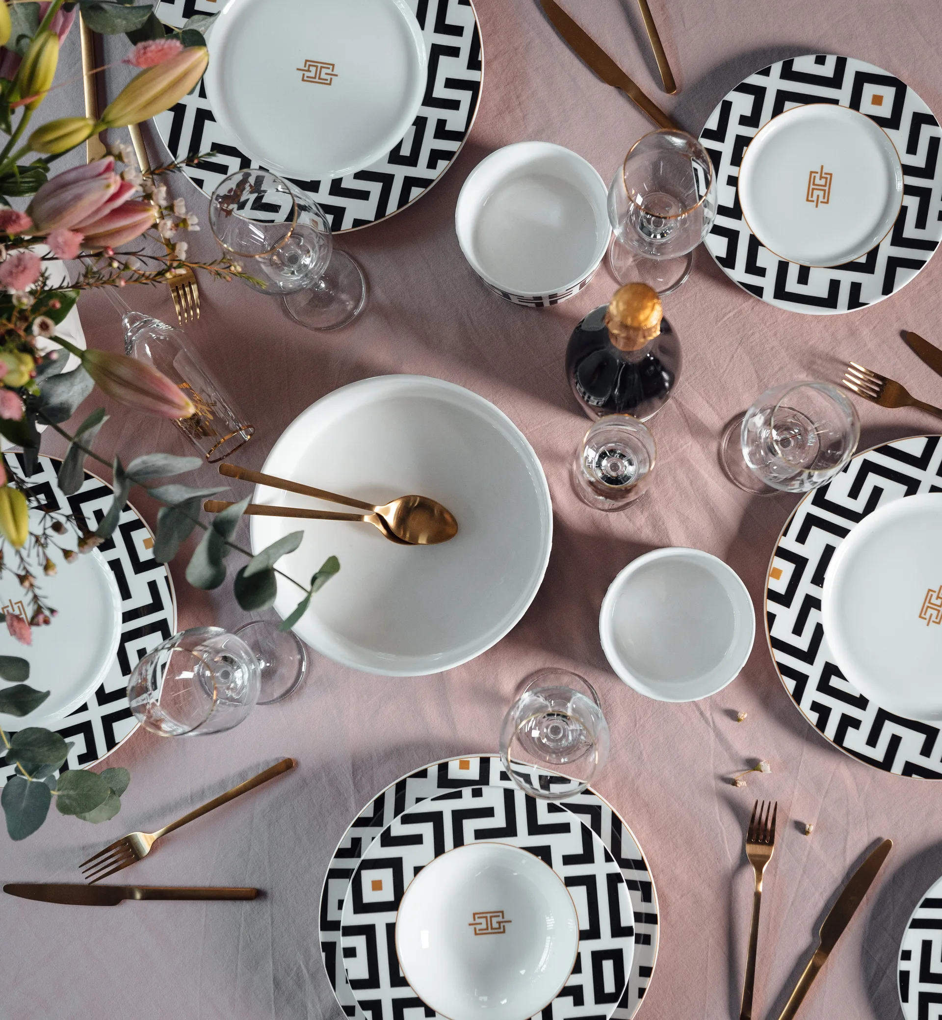 DECO deep plate Ø24.5 cm, White-black Carolina Gynning