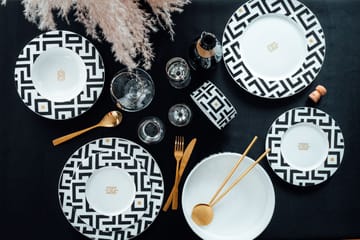 DECO plate Ø22.5 cm - White-black - Carolina Gynning