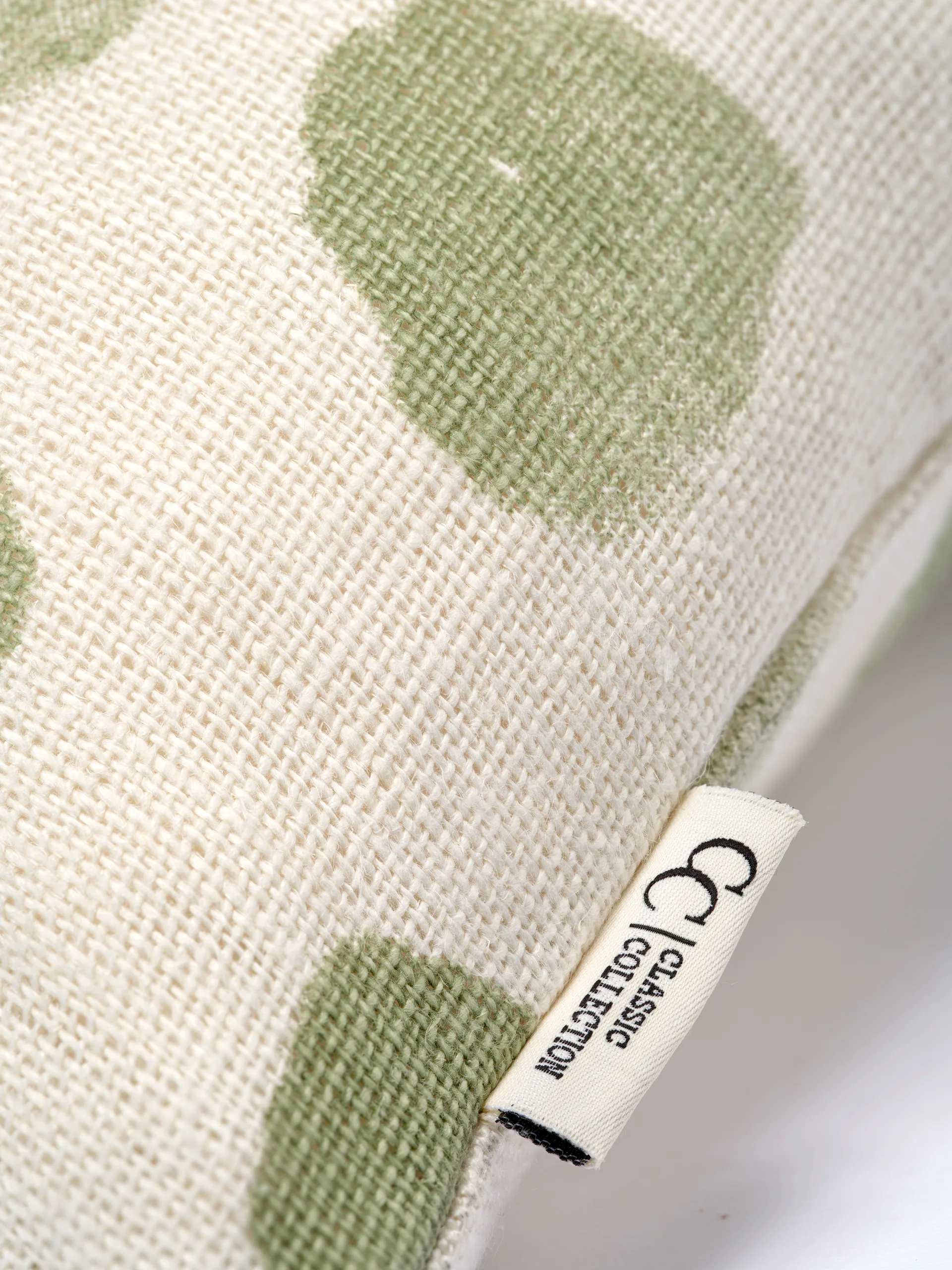 Dotty cushion cover 50x50 cm, White-Tea Classic Collection