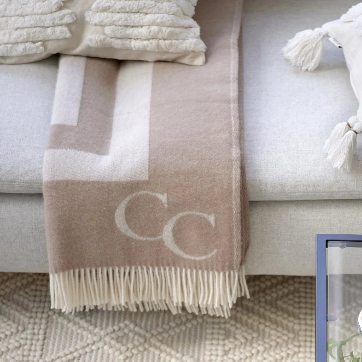 Monogram wool throw 130x200 cm, beige Classic Collection