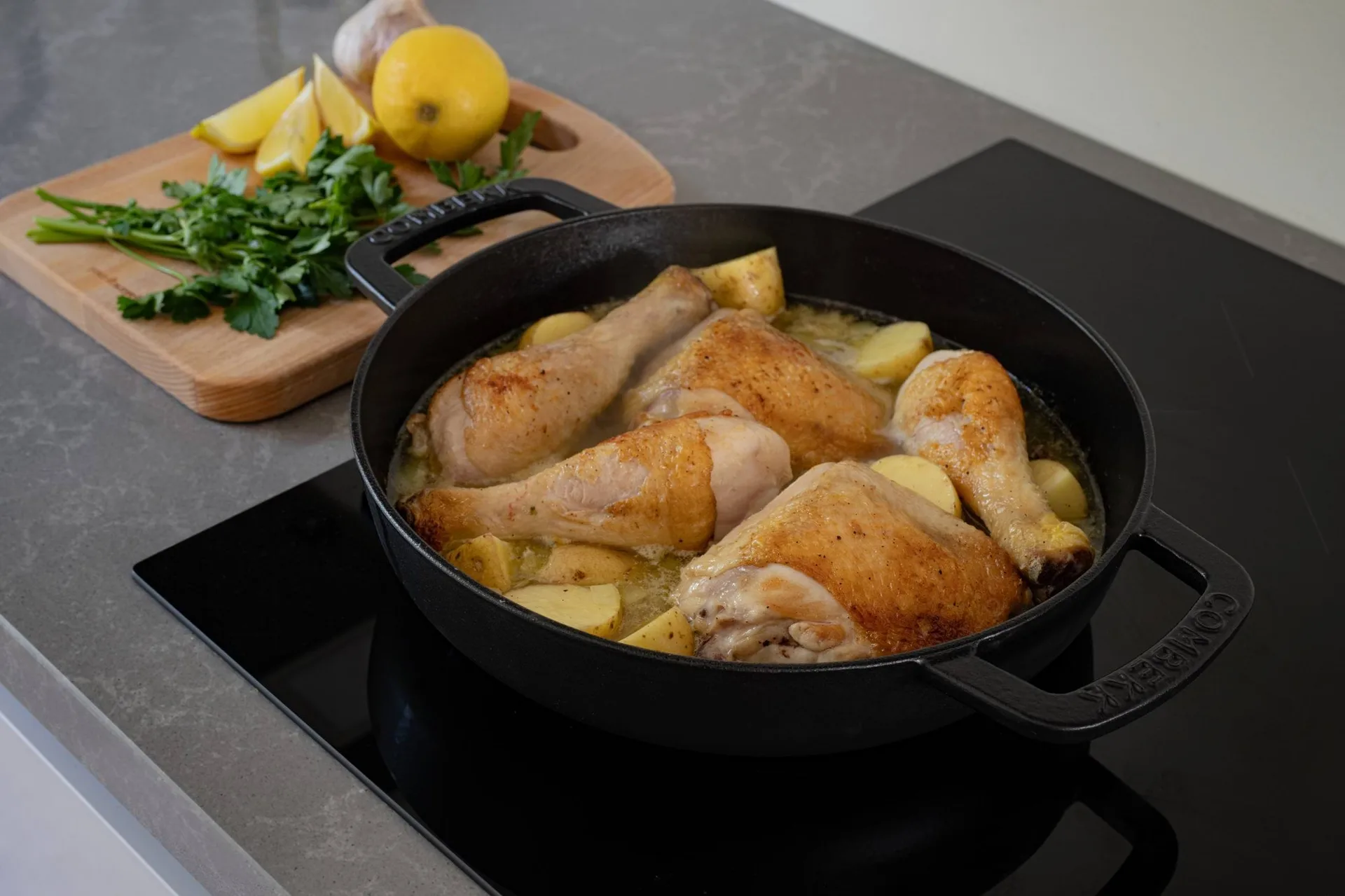 Combekk Enameled cast iron sauté pan Ø28 cm, Black-silver knob Combekk