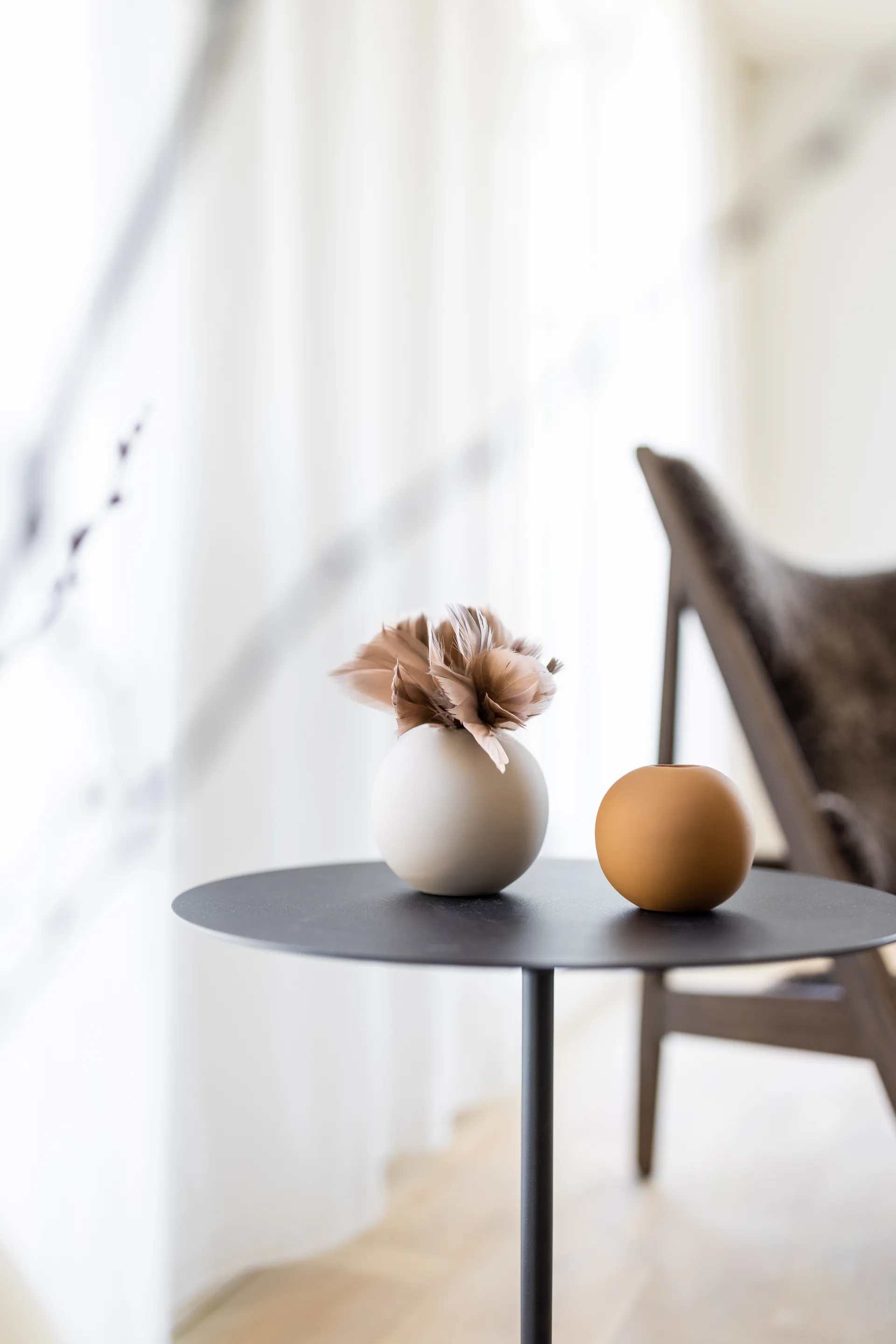 Ball vase sand, 10 cm Cooee Design