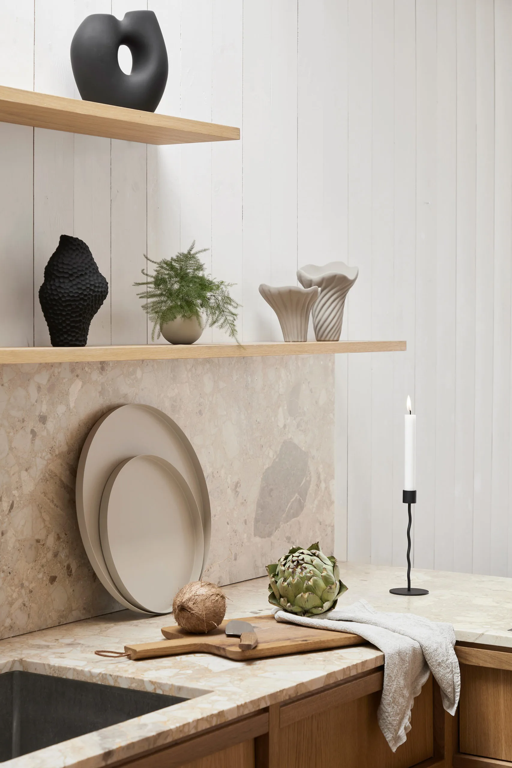 Curved candle holder 23 cm, Black Cooee Design