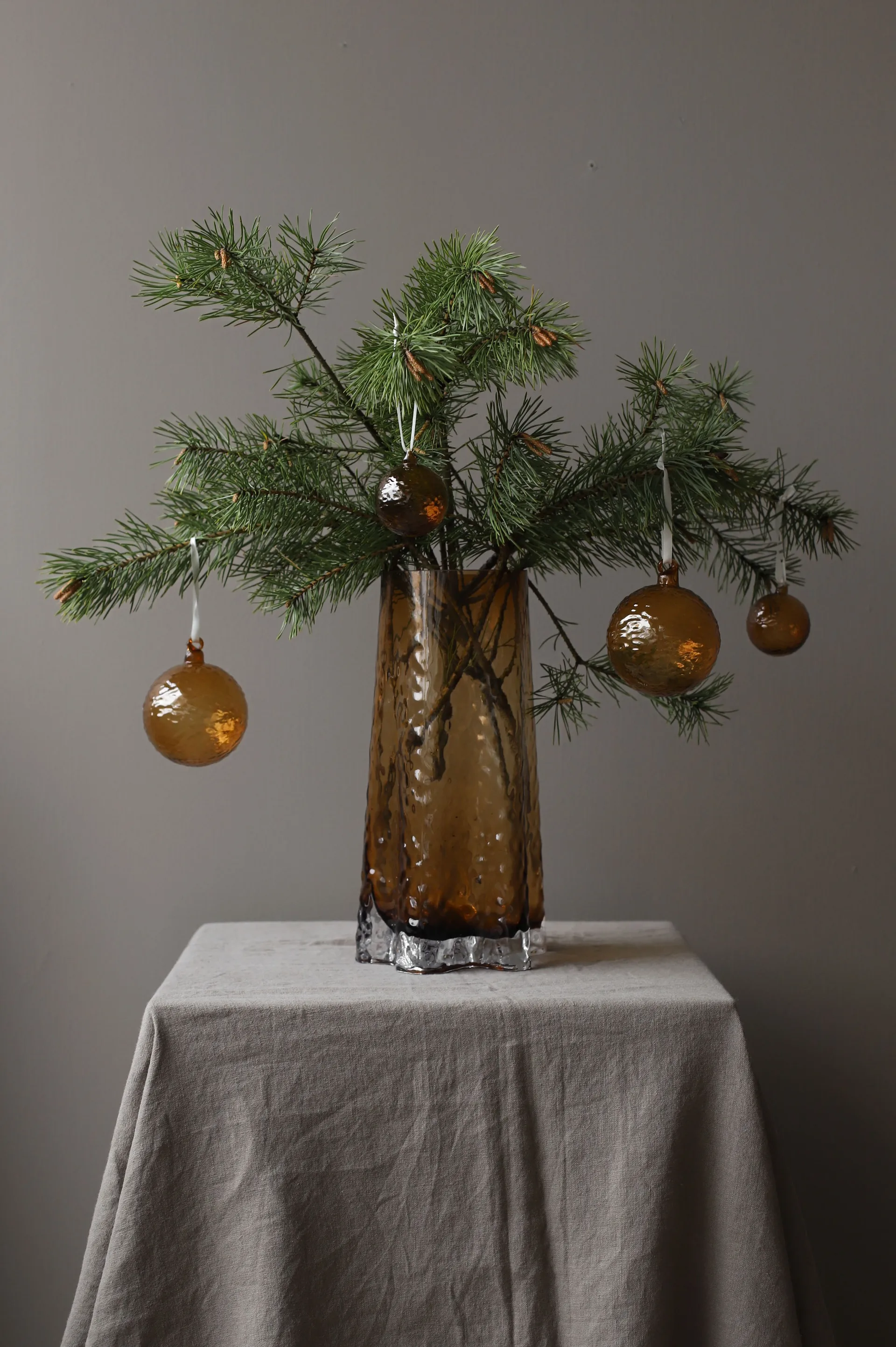 Gry Marble Christmas bauble Ø8 cm, Cognac Cooee Design