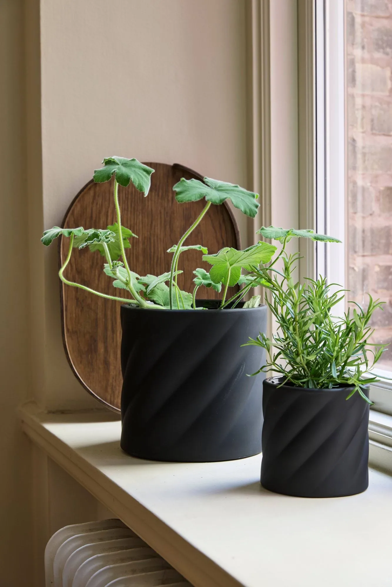 Twist plant pot, Black, small Ø12 cm Cooee Design