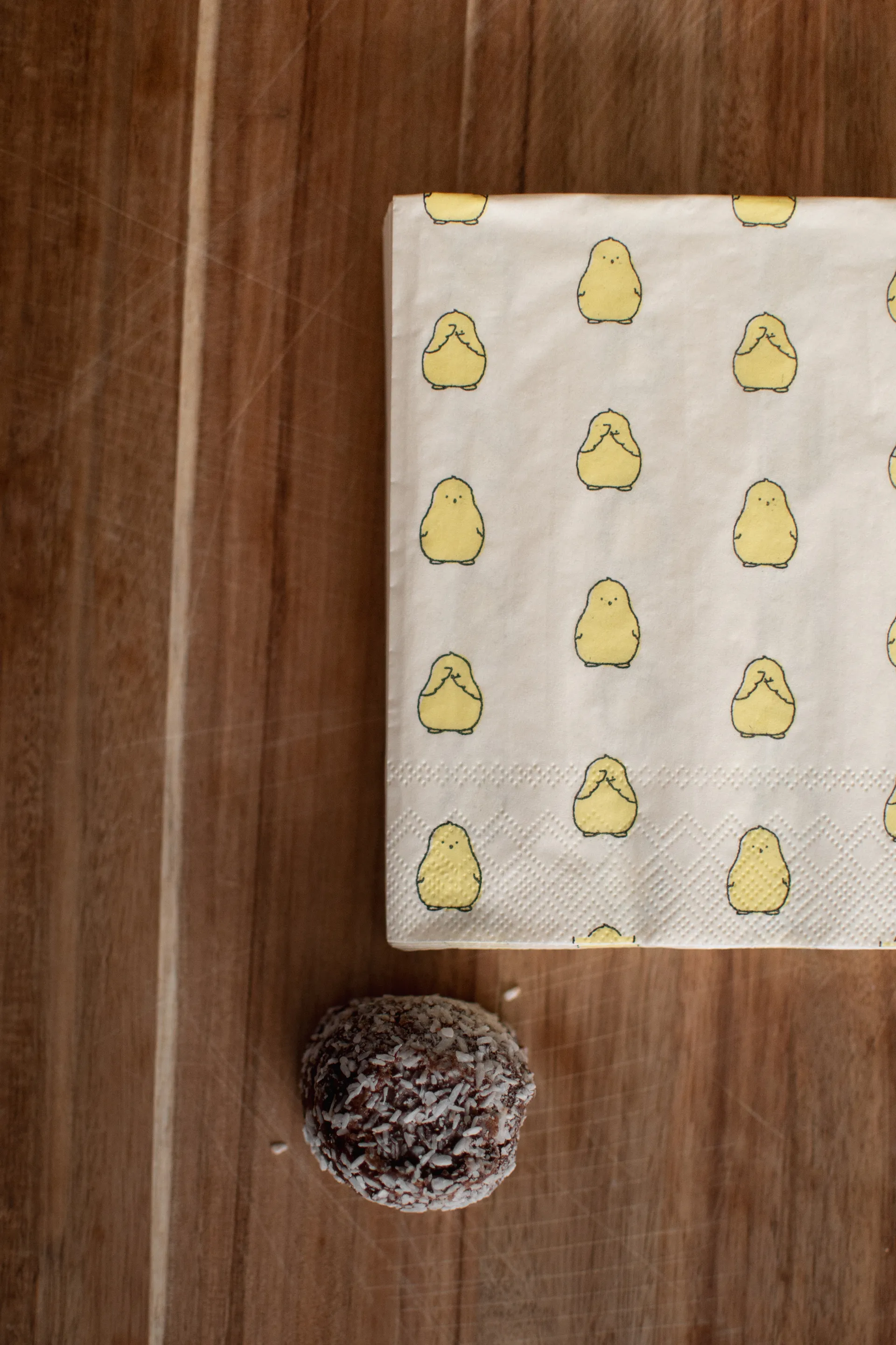 Chubby chicken paper napkins 20-pack, Yellow, 33x33 cm DBKD