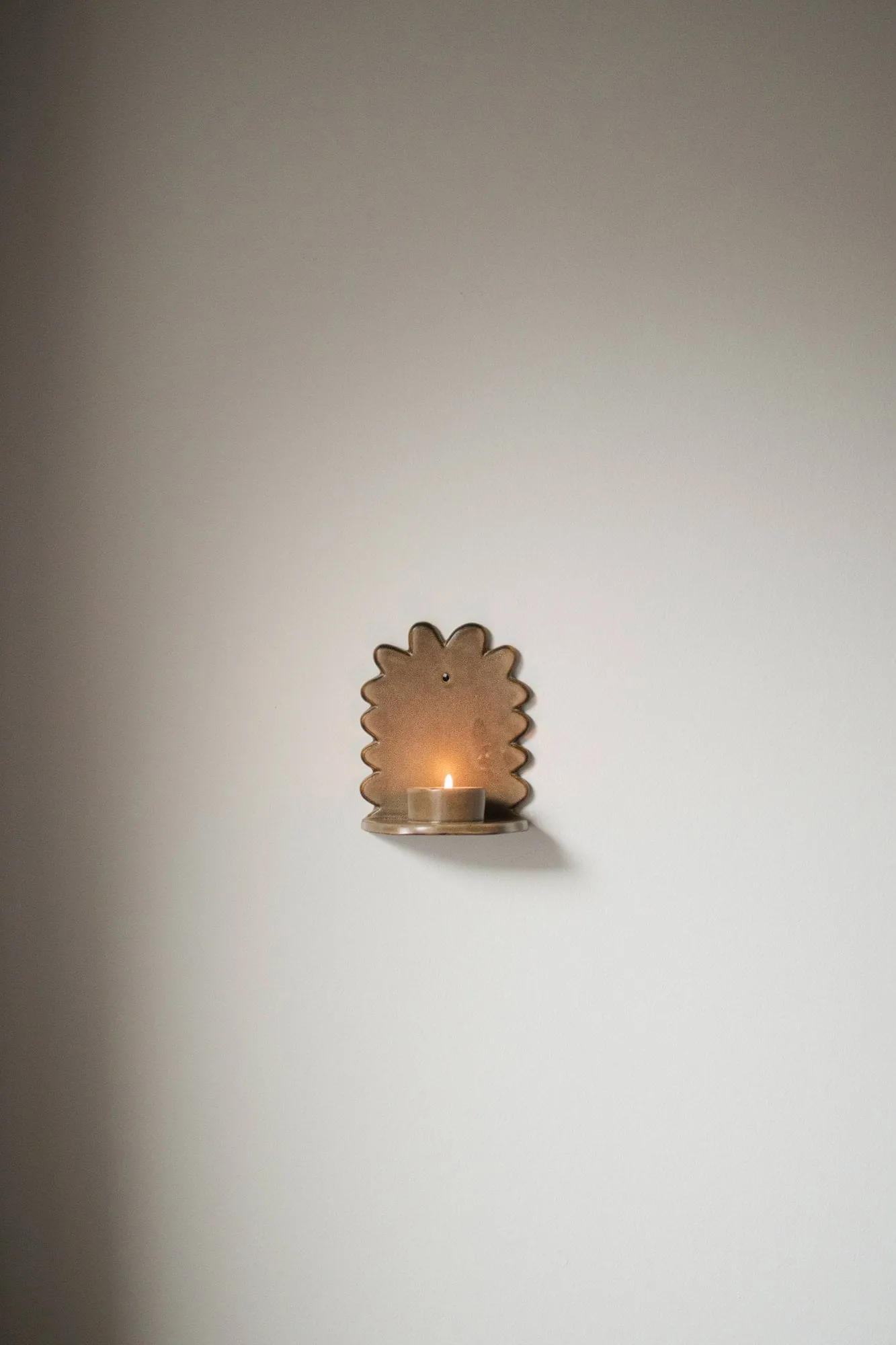 Flowery wall candle holder, Beige DBKD