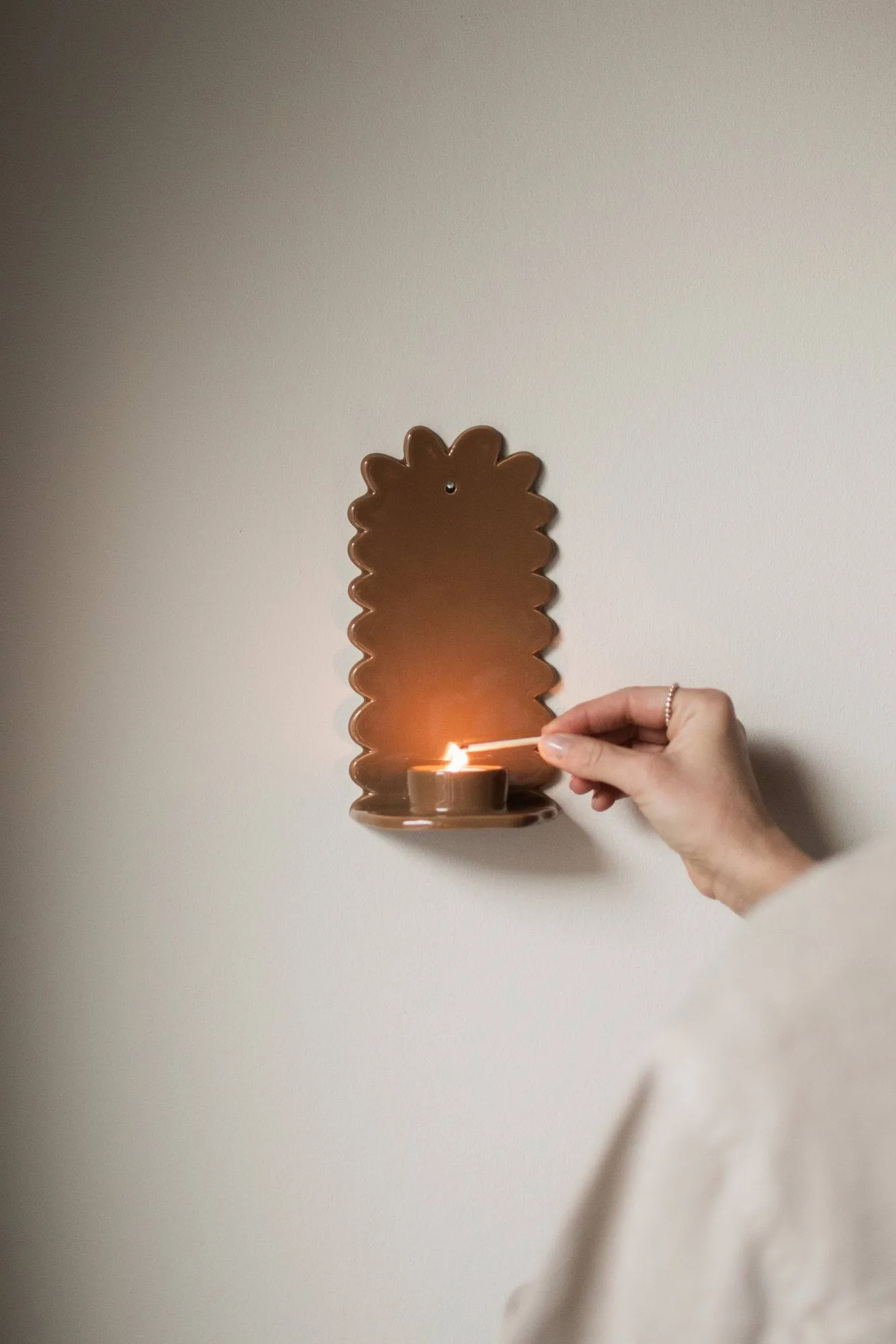 Flowery wall candle holder, Shiny nougat DBKD