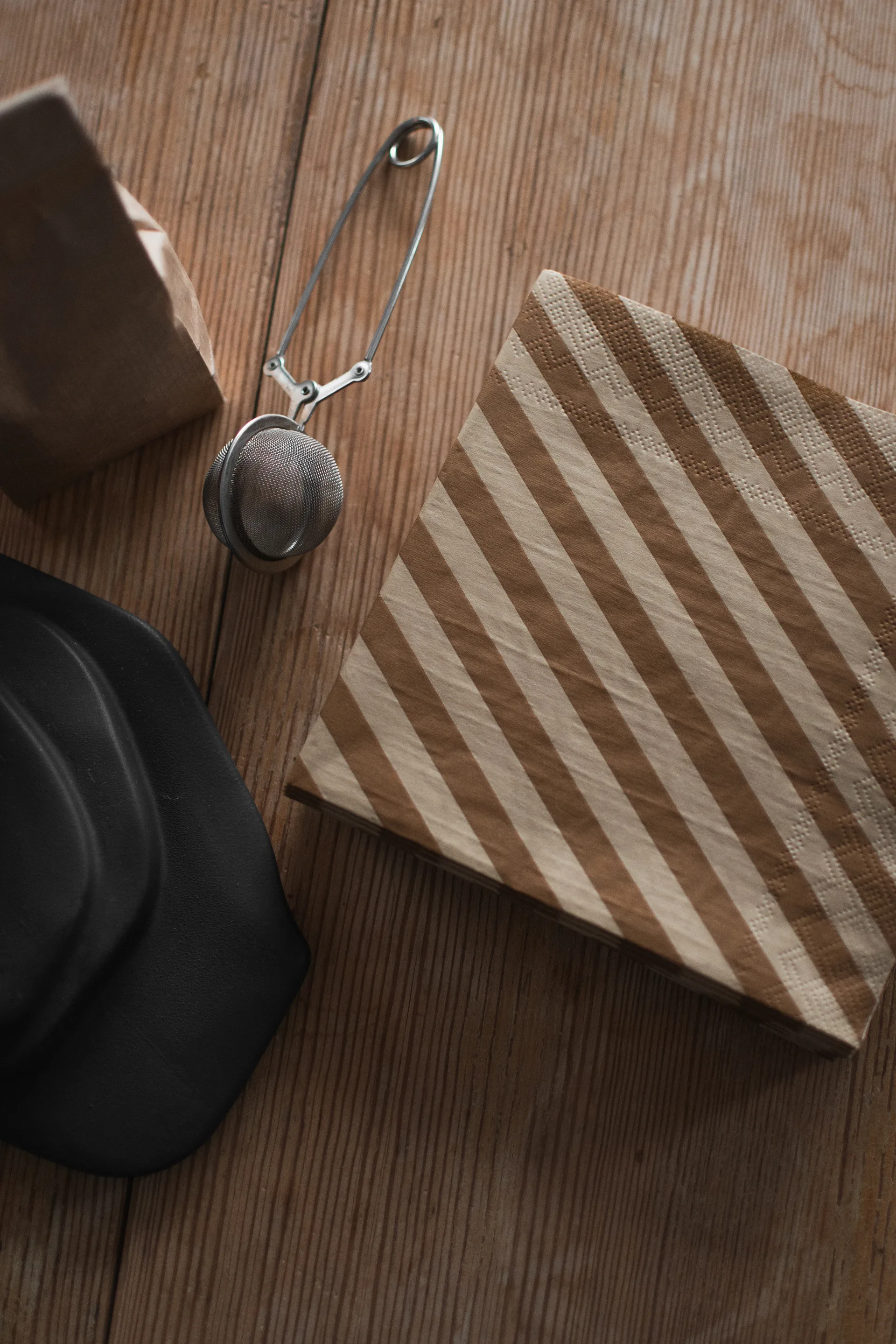 Stripe paper napkin 33x33 cm 20-pack, Nougat DBKD