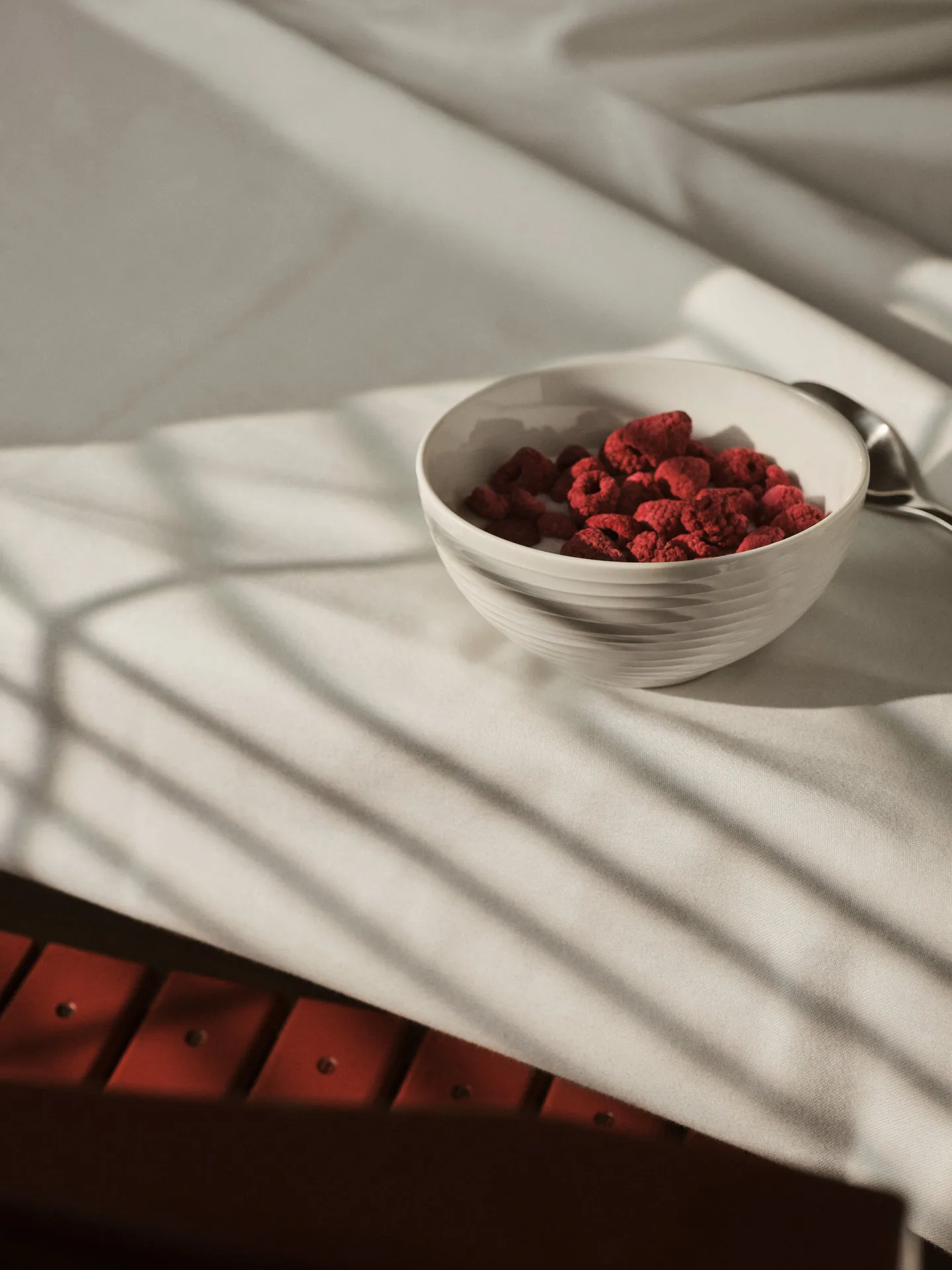 Blond breakfast bowl 60 cl, dot white Design House Stockholm