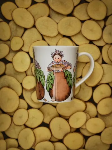 Mrs Potato mug - 28 cl, with handle - Design House Stockholm