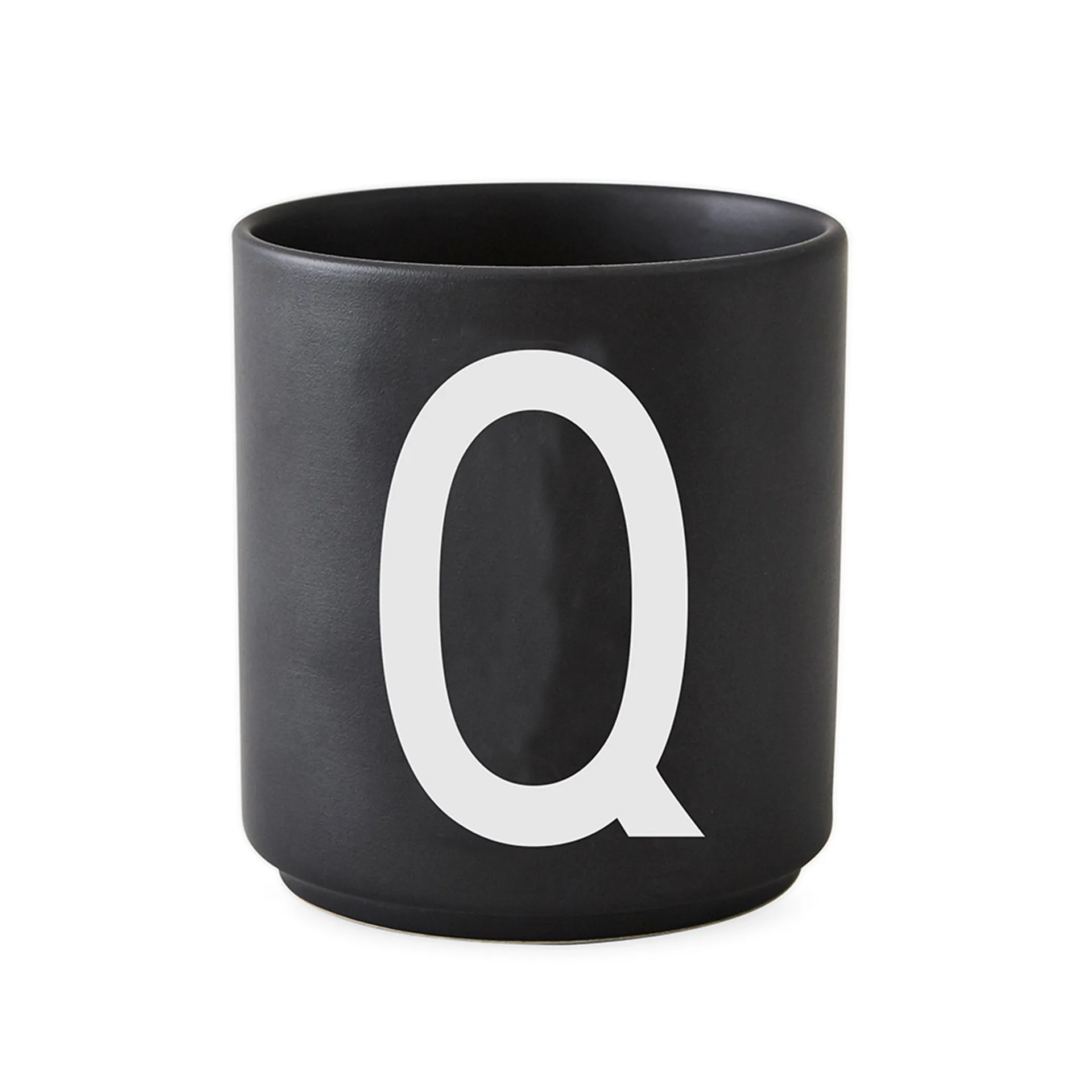 Design Letters cup black, Q Design Letters