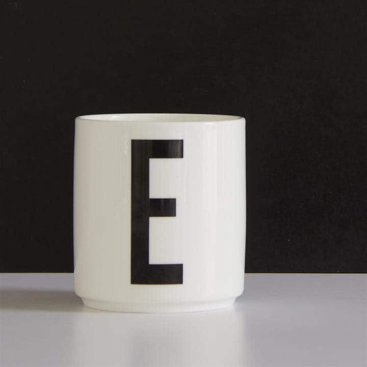 Design Letters cup, E Design Letters