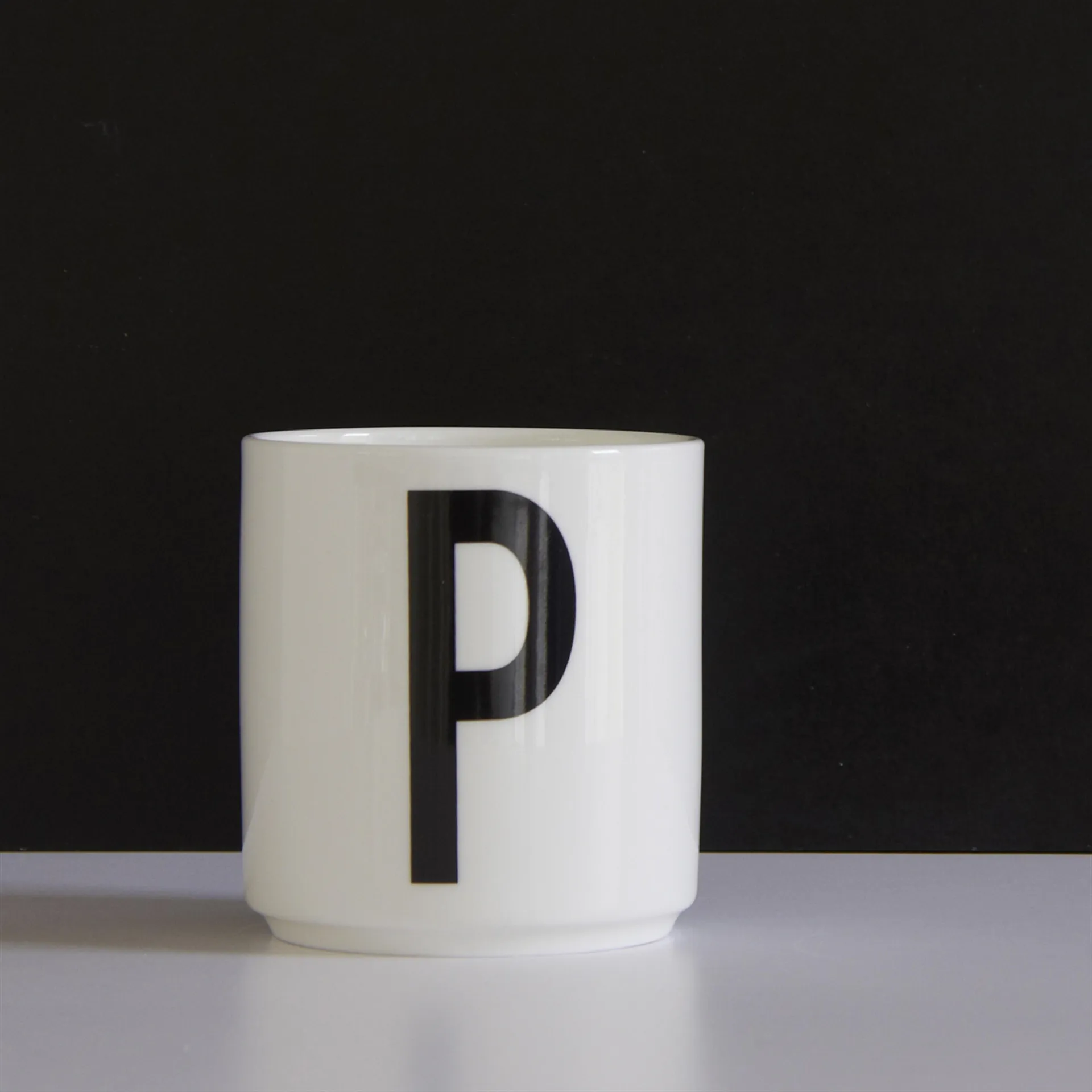 Design Letters cup, P Design Letters