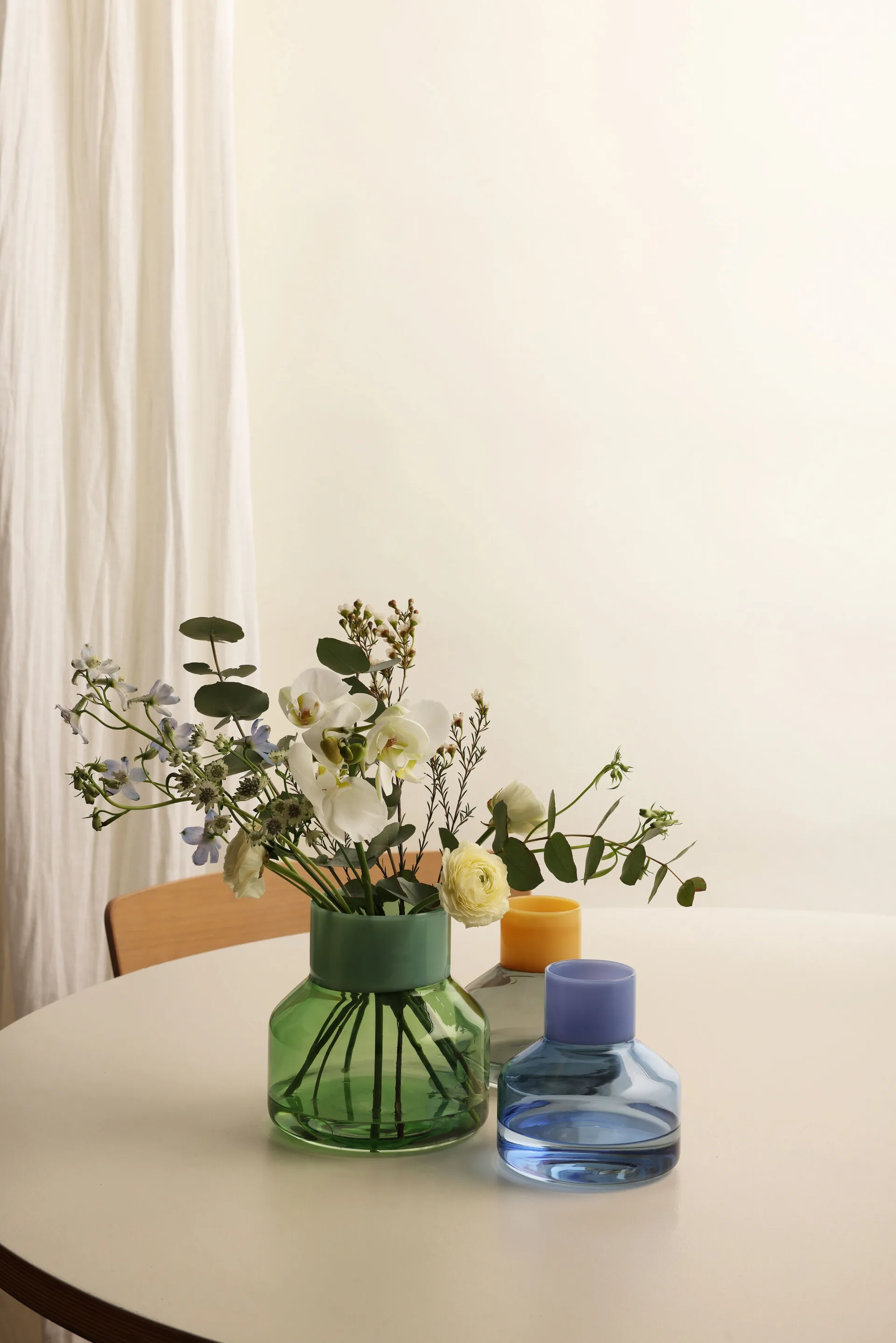 Generous vase medium Ø13 cm, Milky yellow-smoke Design Letters