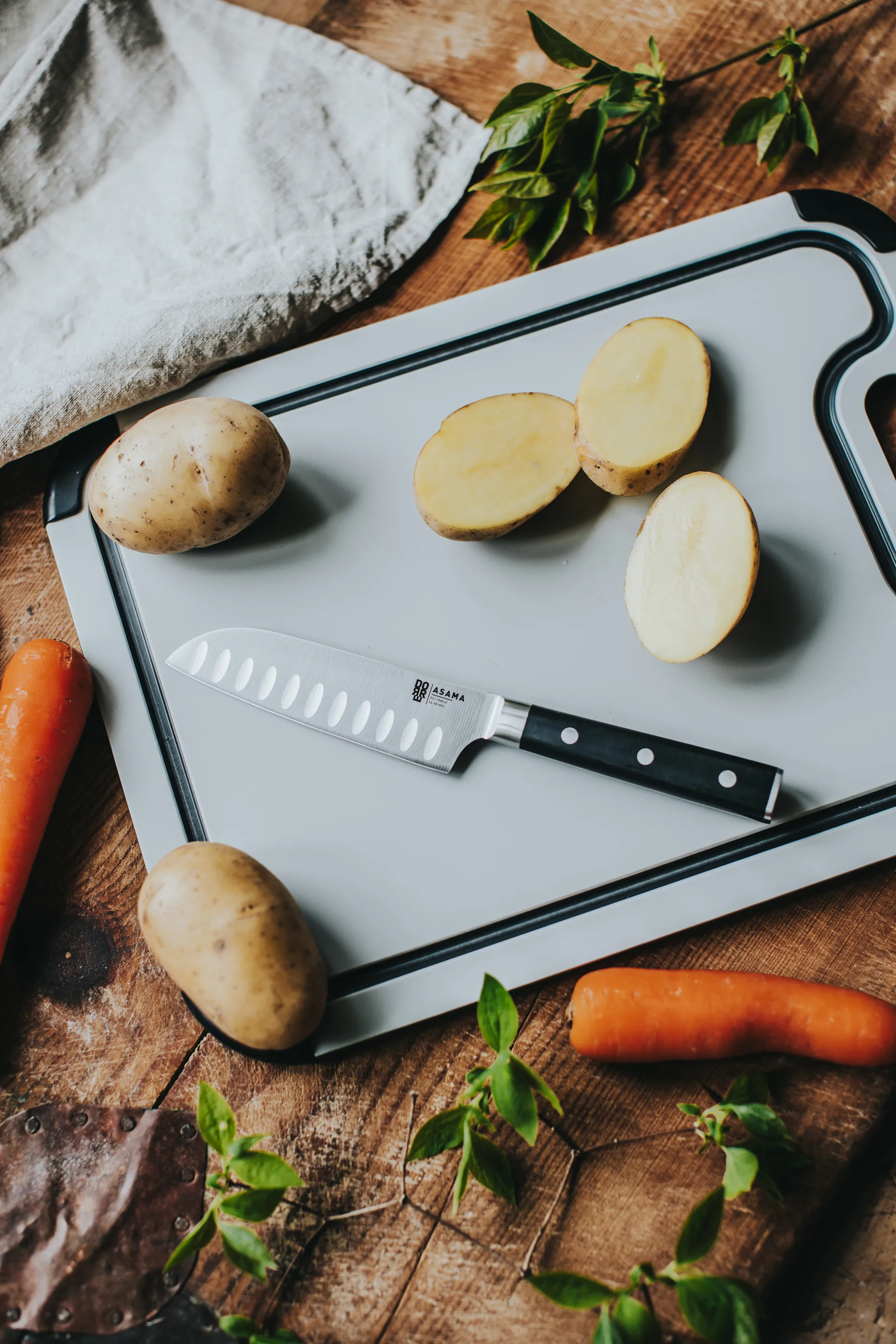 Asama Santoku knife 13 cm, Black handle Dorre