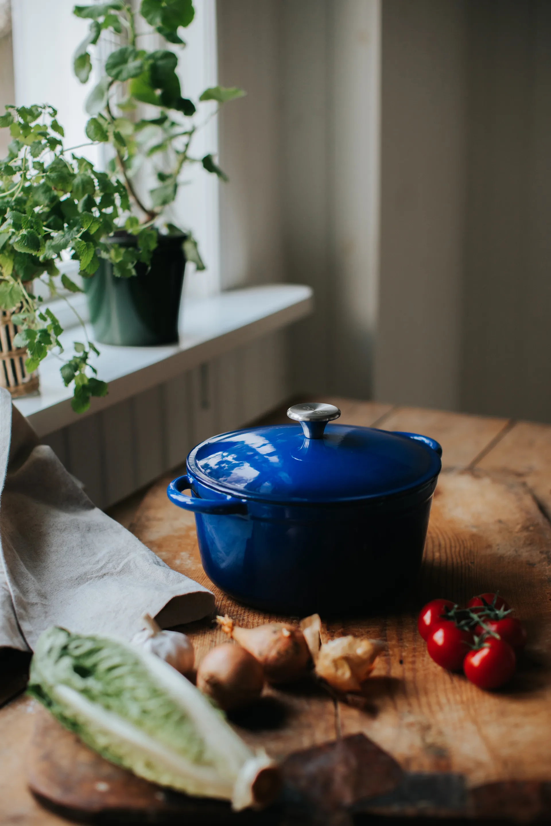 Gretl cast iron casserole, round, stainless steel knob, 4 L, Blue Dorre