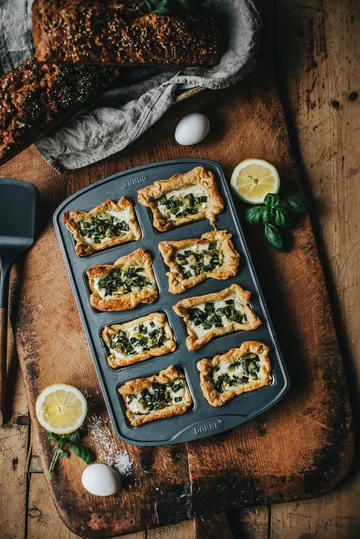 Karabo mini bread tin, 8 molds - 39.4x25.4x4 cm - Dorre