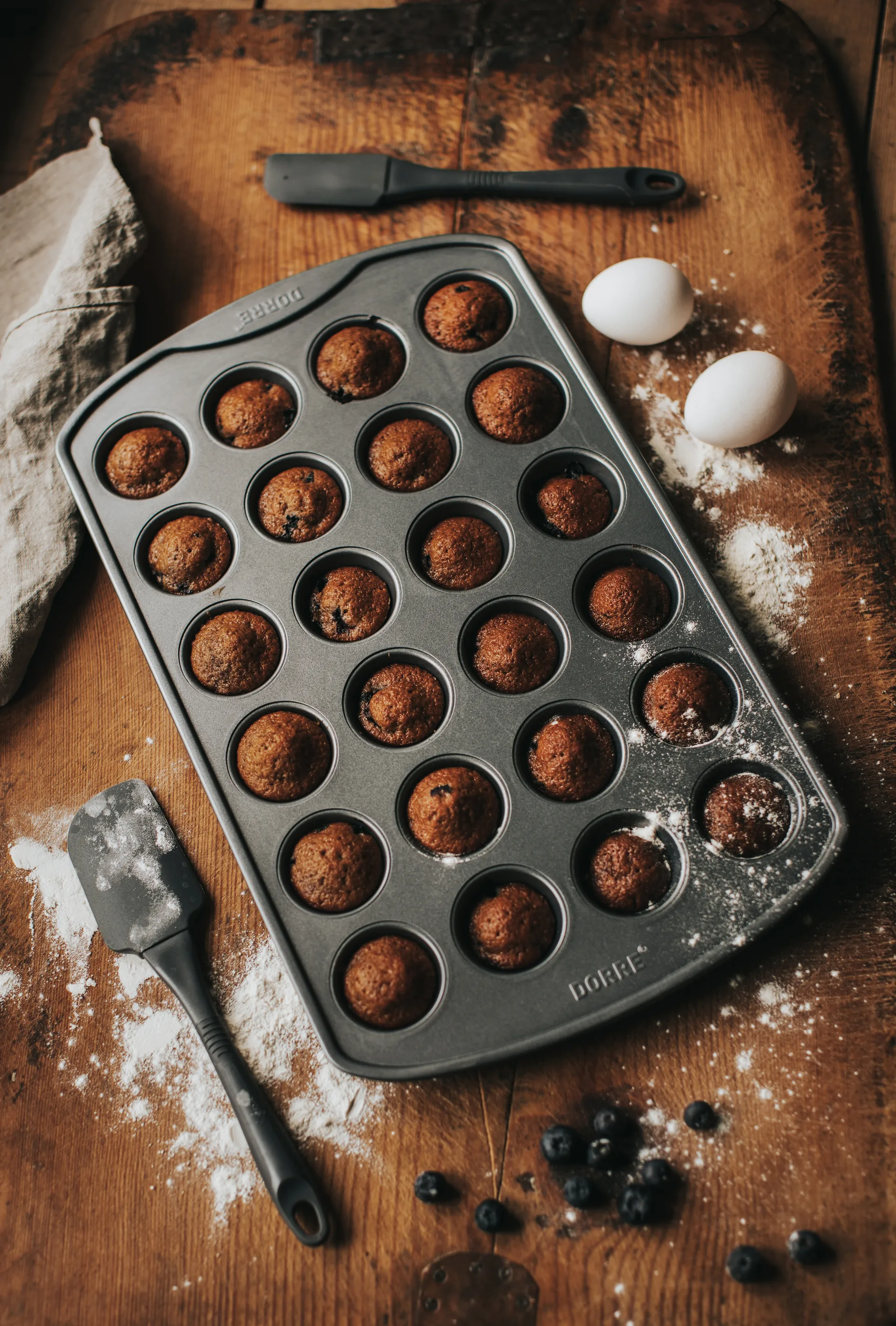 Karabo Muffin Pan carbon steel 24 cups, 42.5×26×2.8 cm Dorre