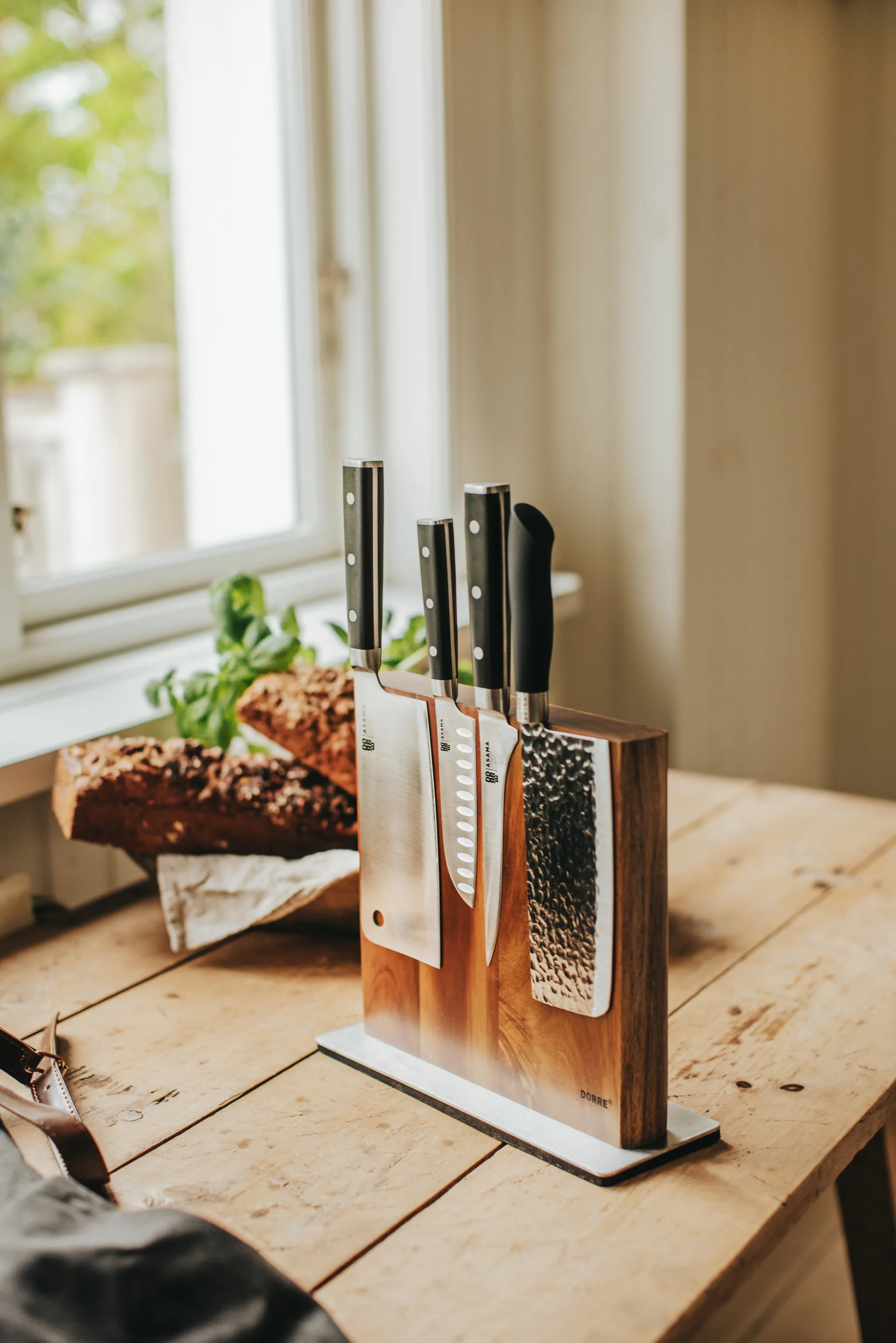 Kira Magnetic Knife Holder, Stainless steel–acacia wood FSC Dorre