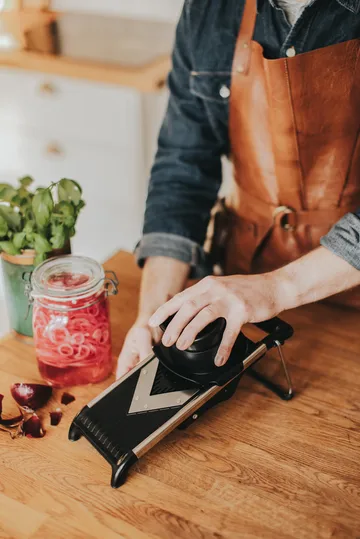 Mara mandolin on base - 31.3x14.2x10.5 cm - Dorre