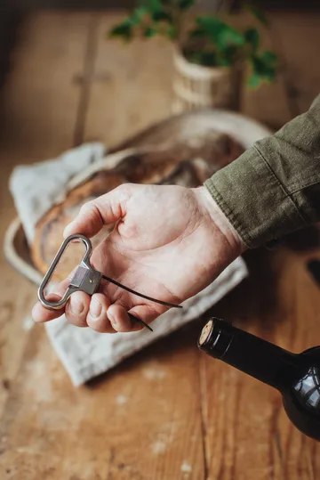 Vale Bottle Opener corkscrew 11x6.4x1 cm - Black-silver - Dorre