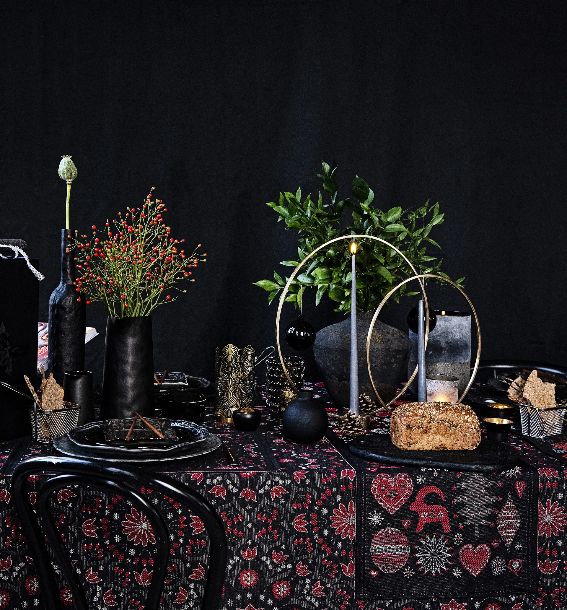 Bettys jul tablecloth 145x145 cm, Red-black Ekelund Linneväveri