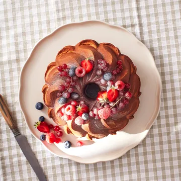 Emile Henry Madeleine serving platter - Cream, round - Emile Henry