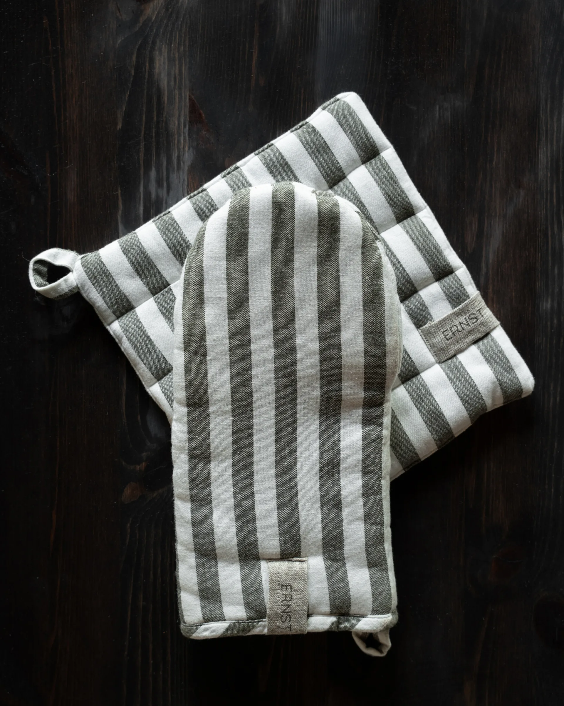 Ernst oven mitt wide stripes, Sage-white ERNST