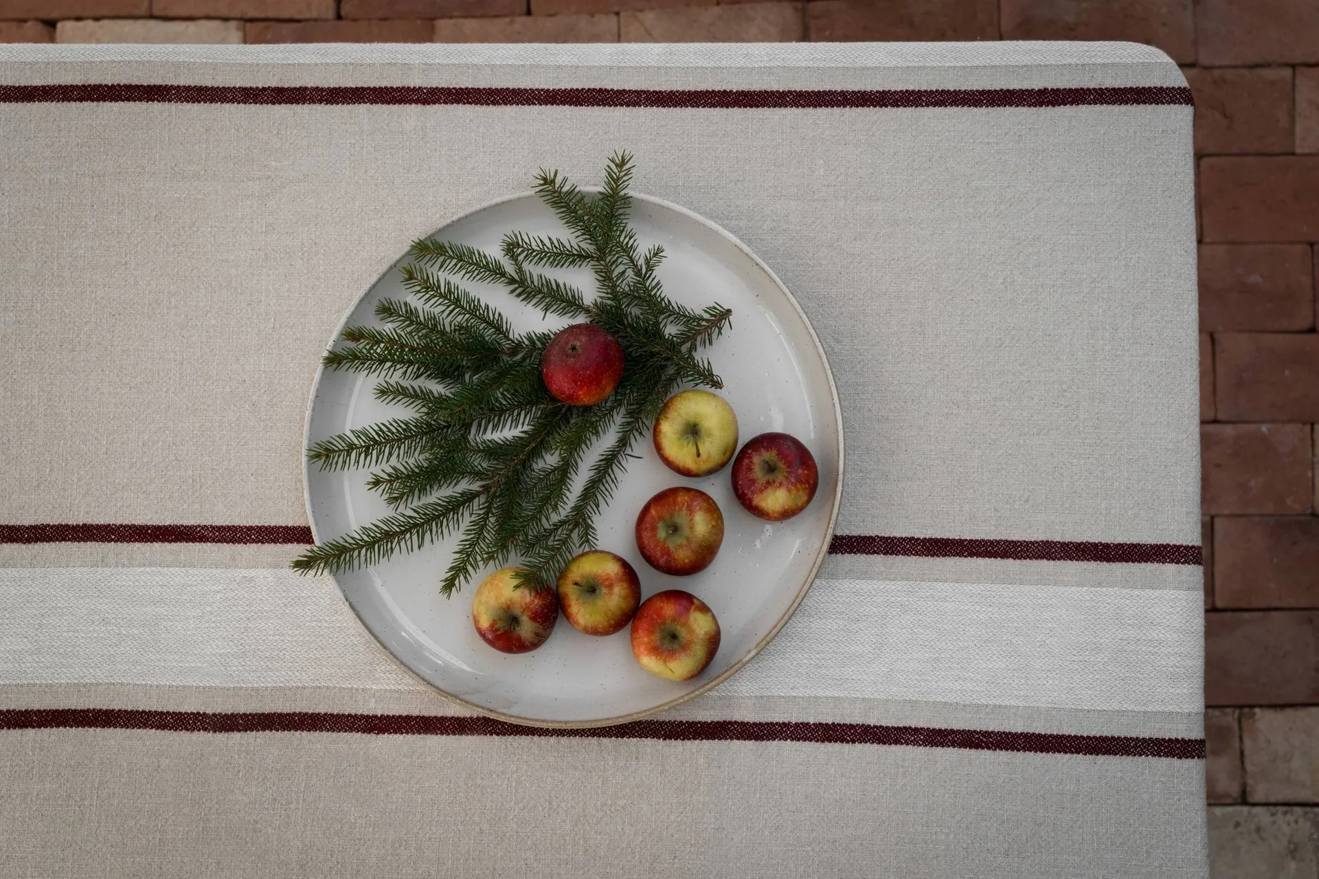 Ernst table runner, Natural-white-red, 45x150 cm ERNST