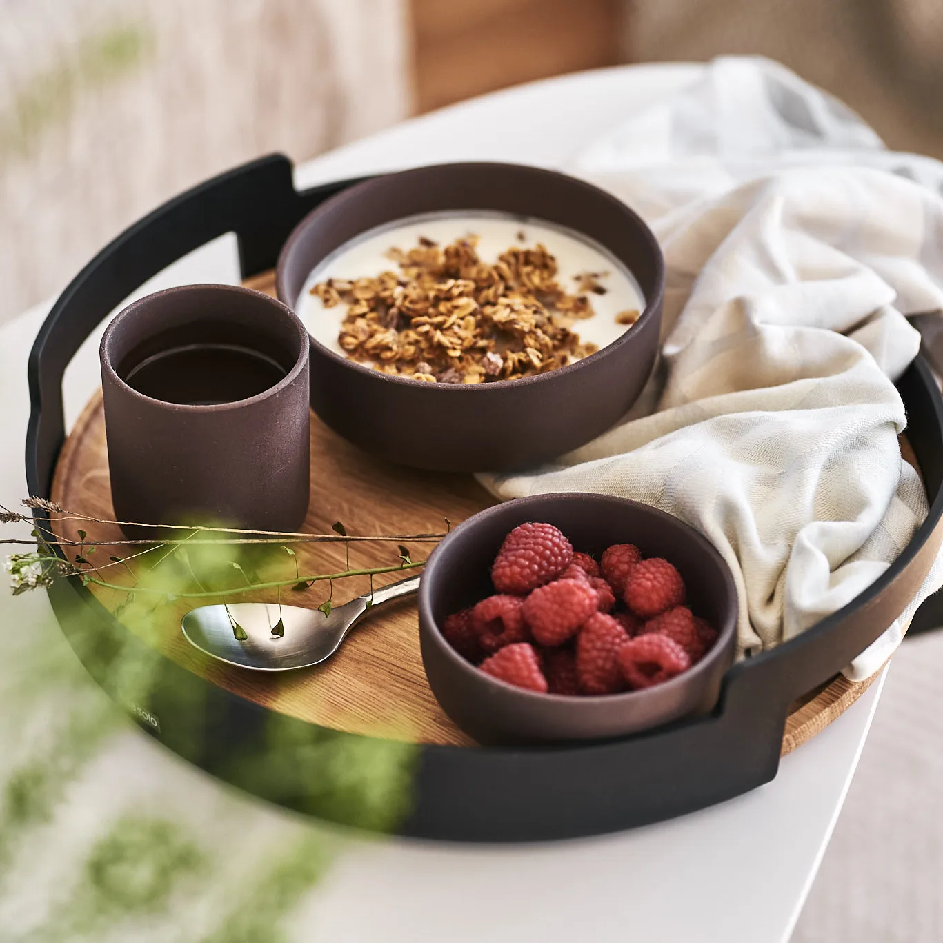 Nordic Kitchen serving tray with handles, Ø35 cm Eva Solo