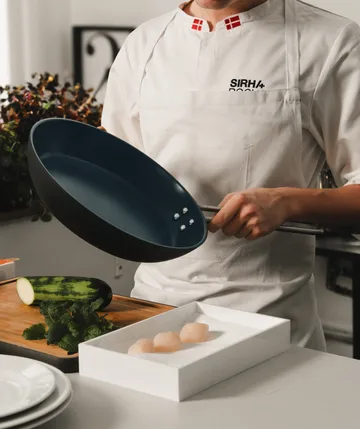 Professional Laser Titanium Slip-Let frying pan - Black, Ø28 cm - Eva Solo