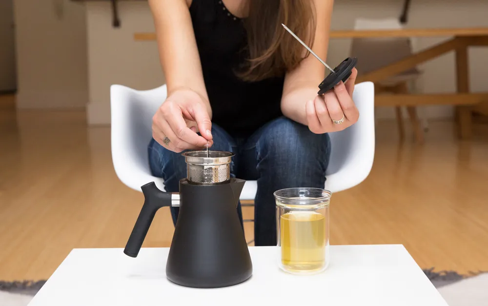 Raven Stovetop Tea kettle 100 cl, Matte black Fellow