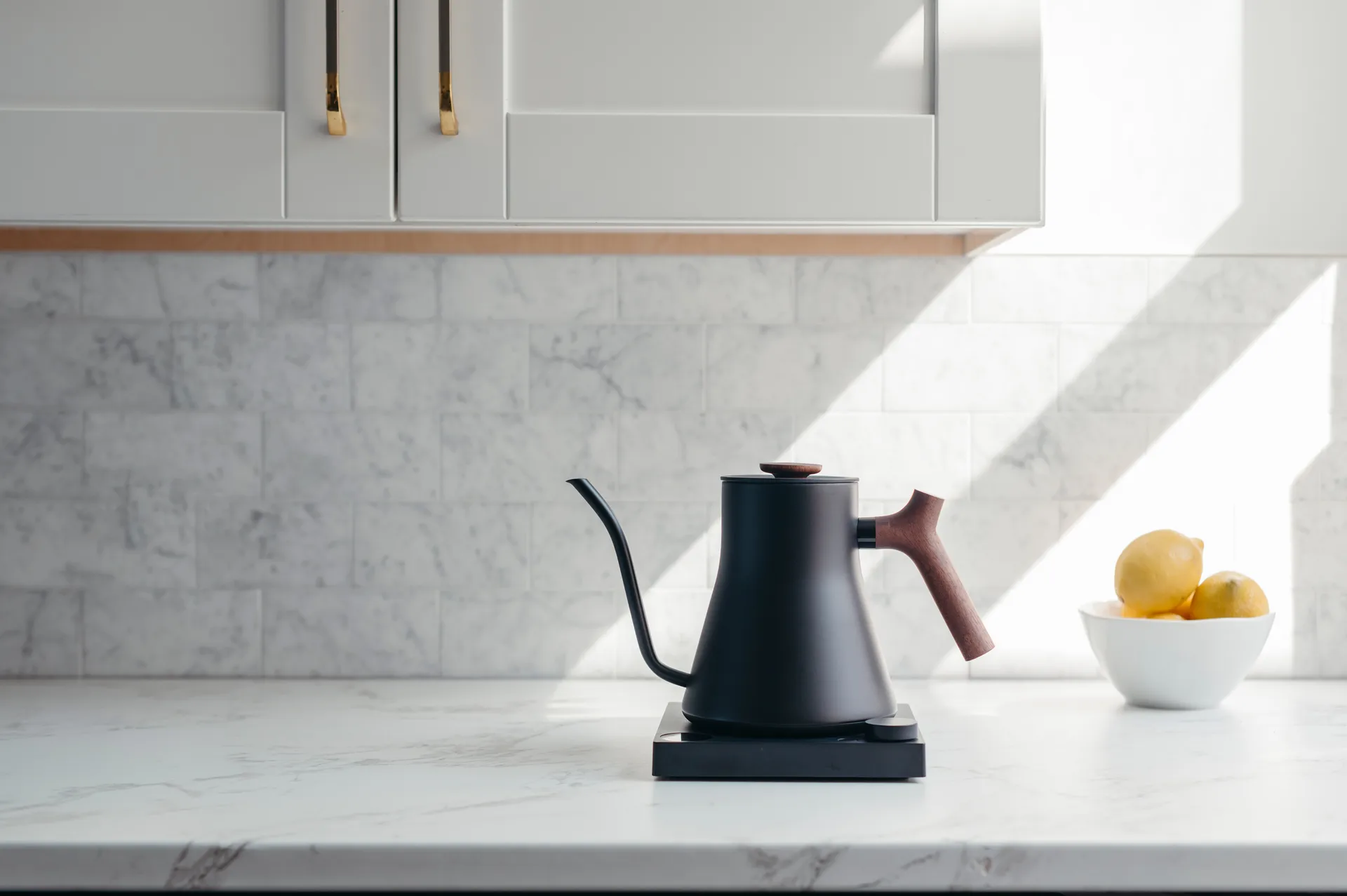 Stagg EKG Pro electric kettle 0.9 L, Matte black-walnut Fellow