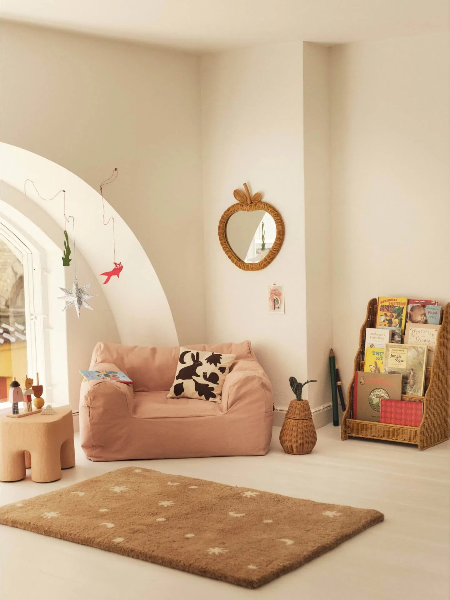 Apple braided mirror, Natural, 40x3x45 cm Ferm Living