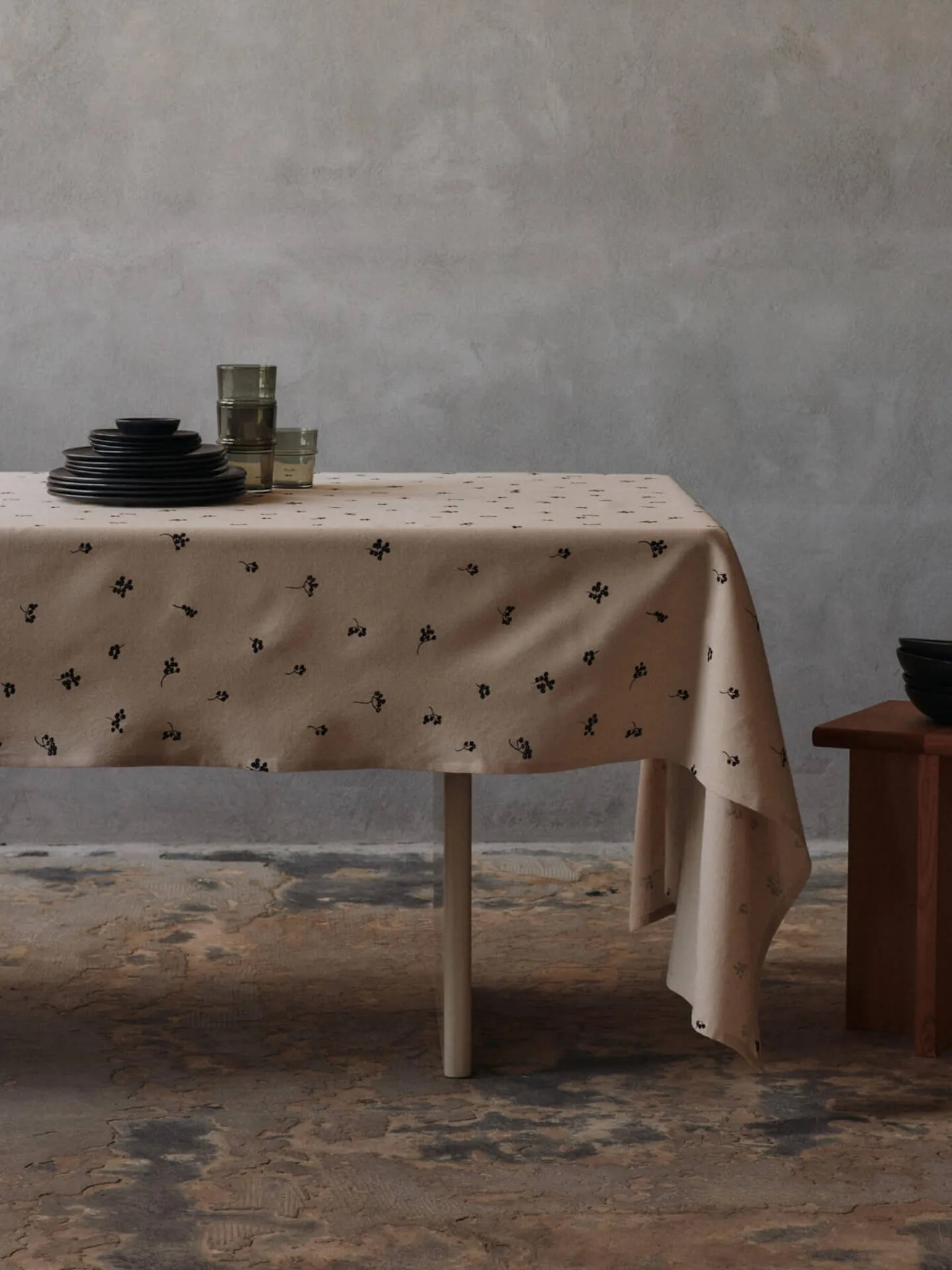 Baies tablecloth 150x240 cm, Natural-dark chocolate Ferm Living