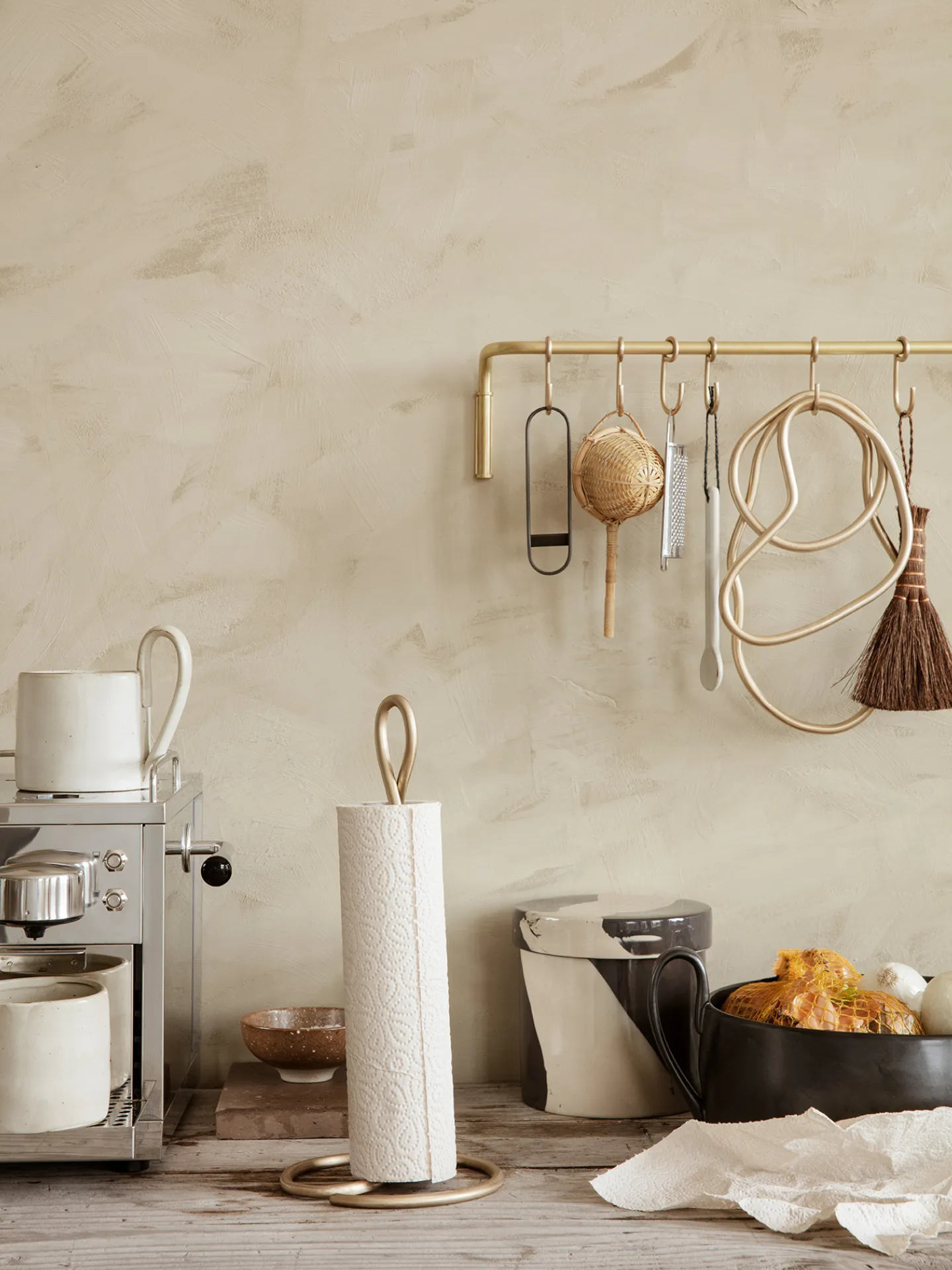 Curvature kitchen paper holder , brass Ferm Living