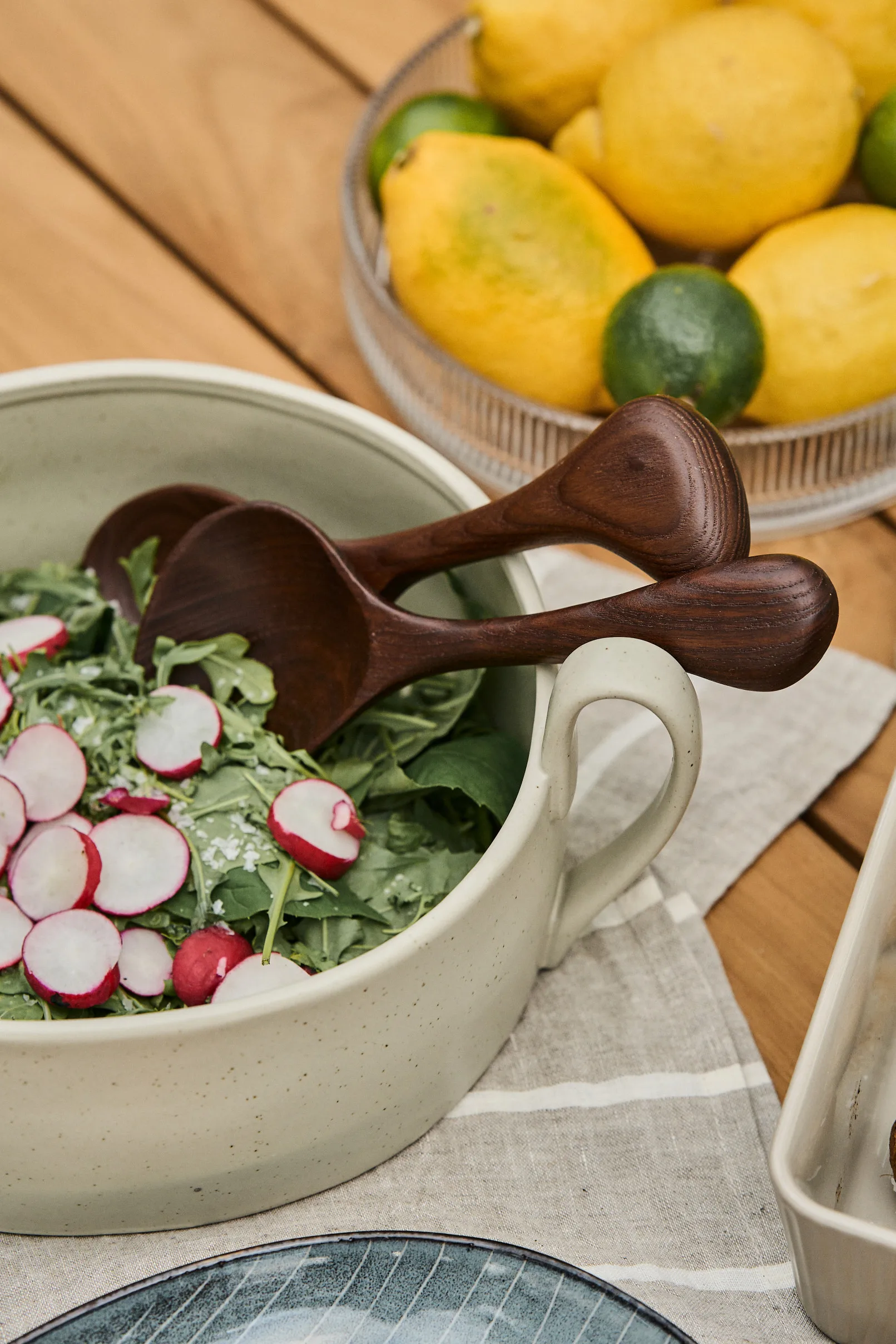 Flow Centrepiece bowl, Off-white speckle Ferm Living