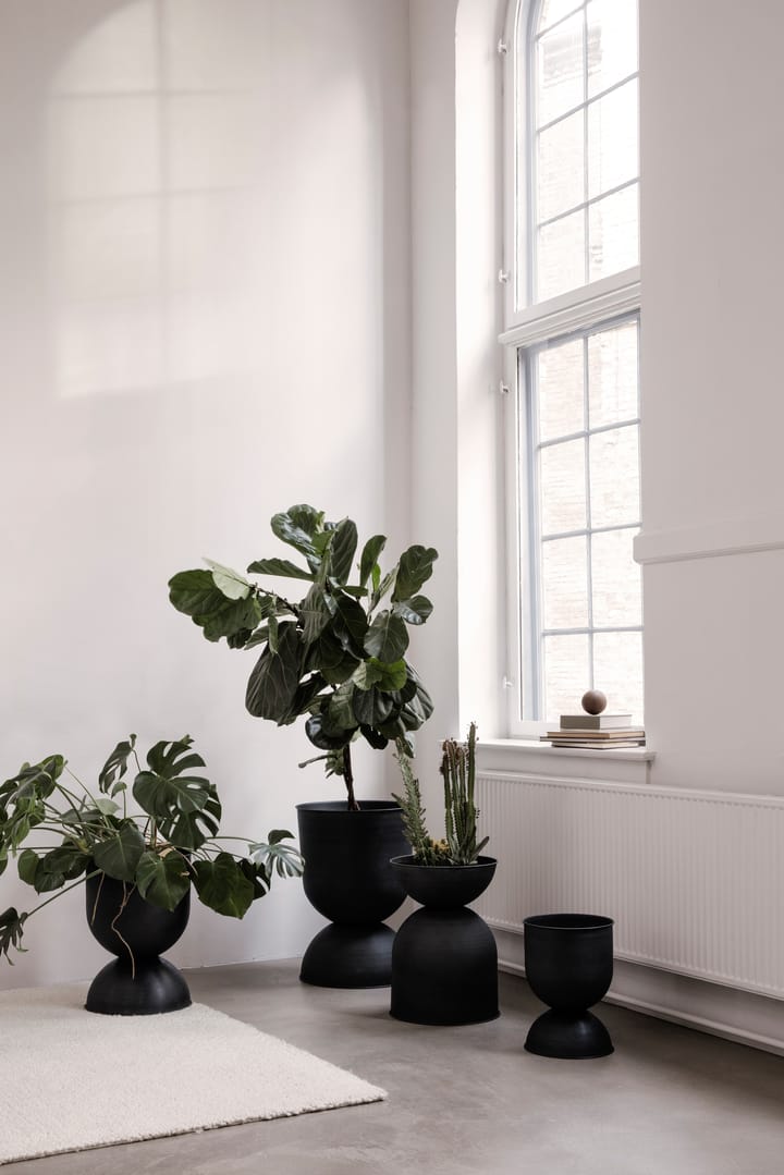 Hourglass flower pot extra small Ø21 cm, Black-dark grey Ferm Living