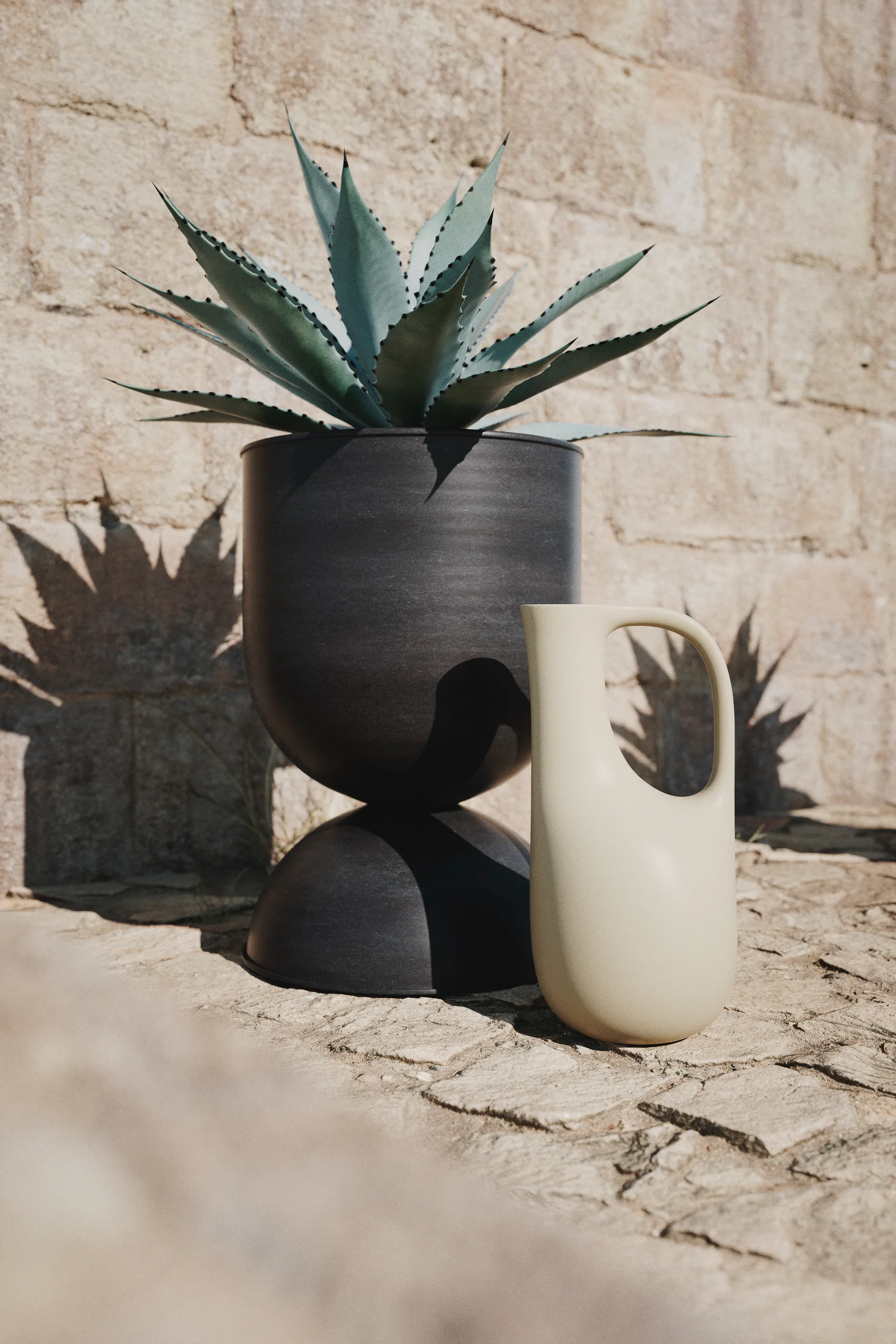 Hourglass flower pot medium Ø41 cm, Black-dark grey Ferm Living