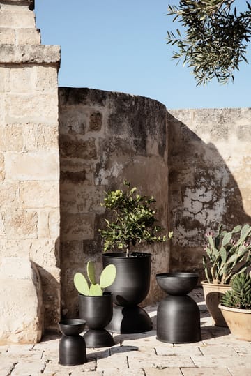 Hourglass flower pot small Ø31 cm - Black-dark grey - Ferm Living