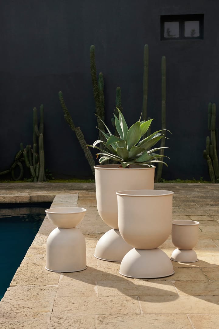 Hourglass flower pot small Ø31 cm, Cashmere Ferm Living