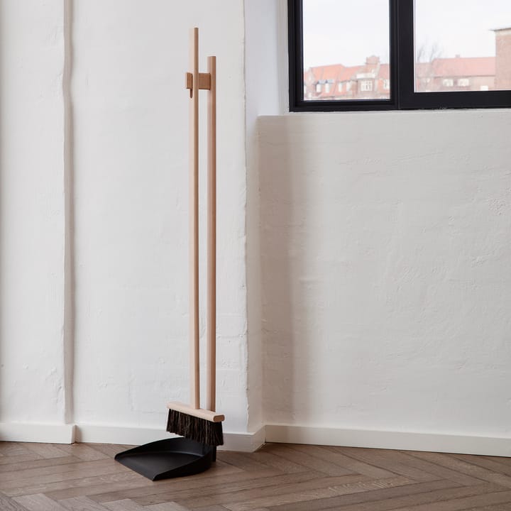 ICON broom and dustpan, nature ferm LIVING