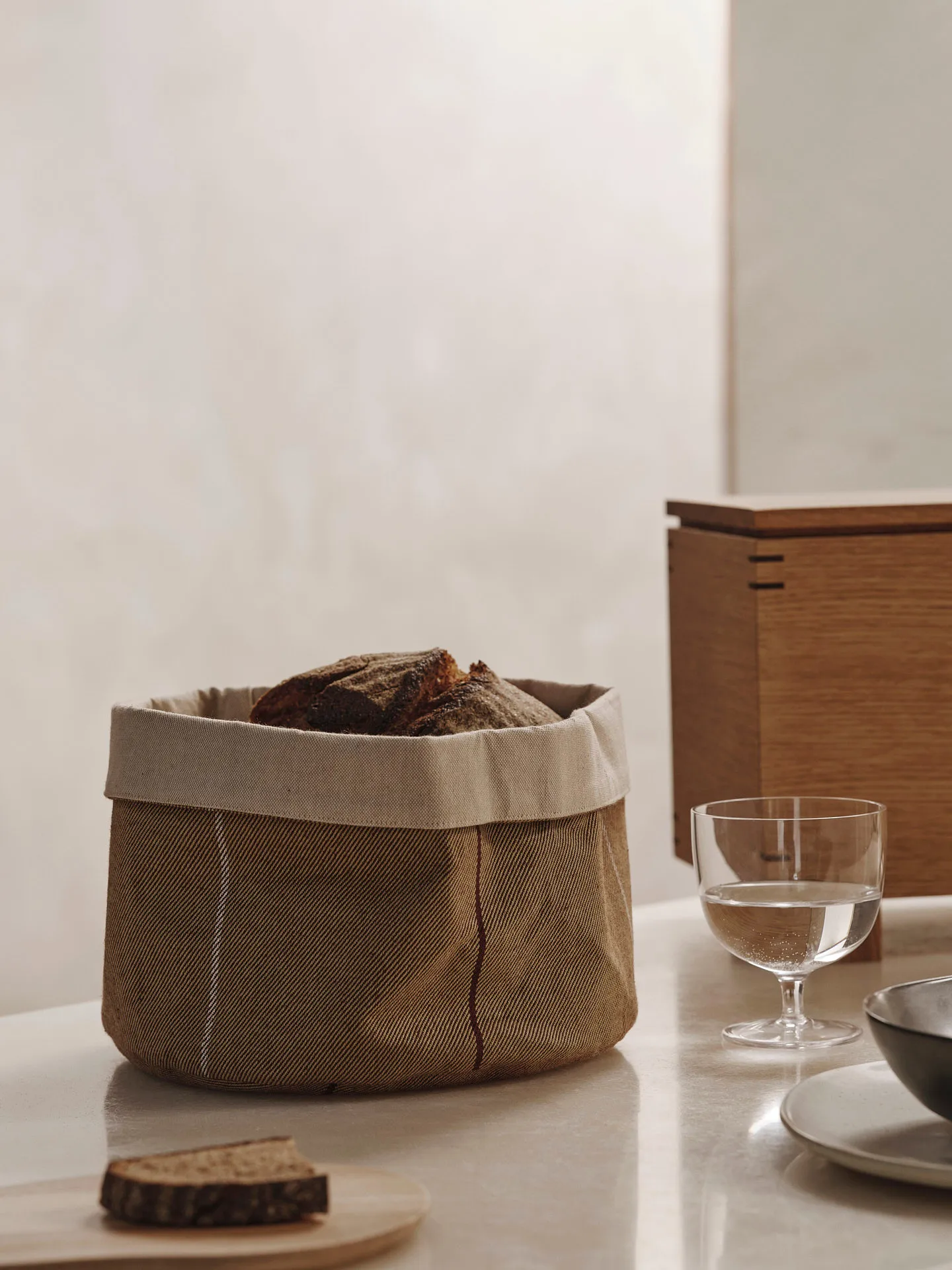 Ito Kitchen Basket bread bin Ø23 cm, Natural-straw Ferm Living